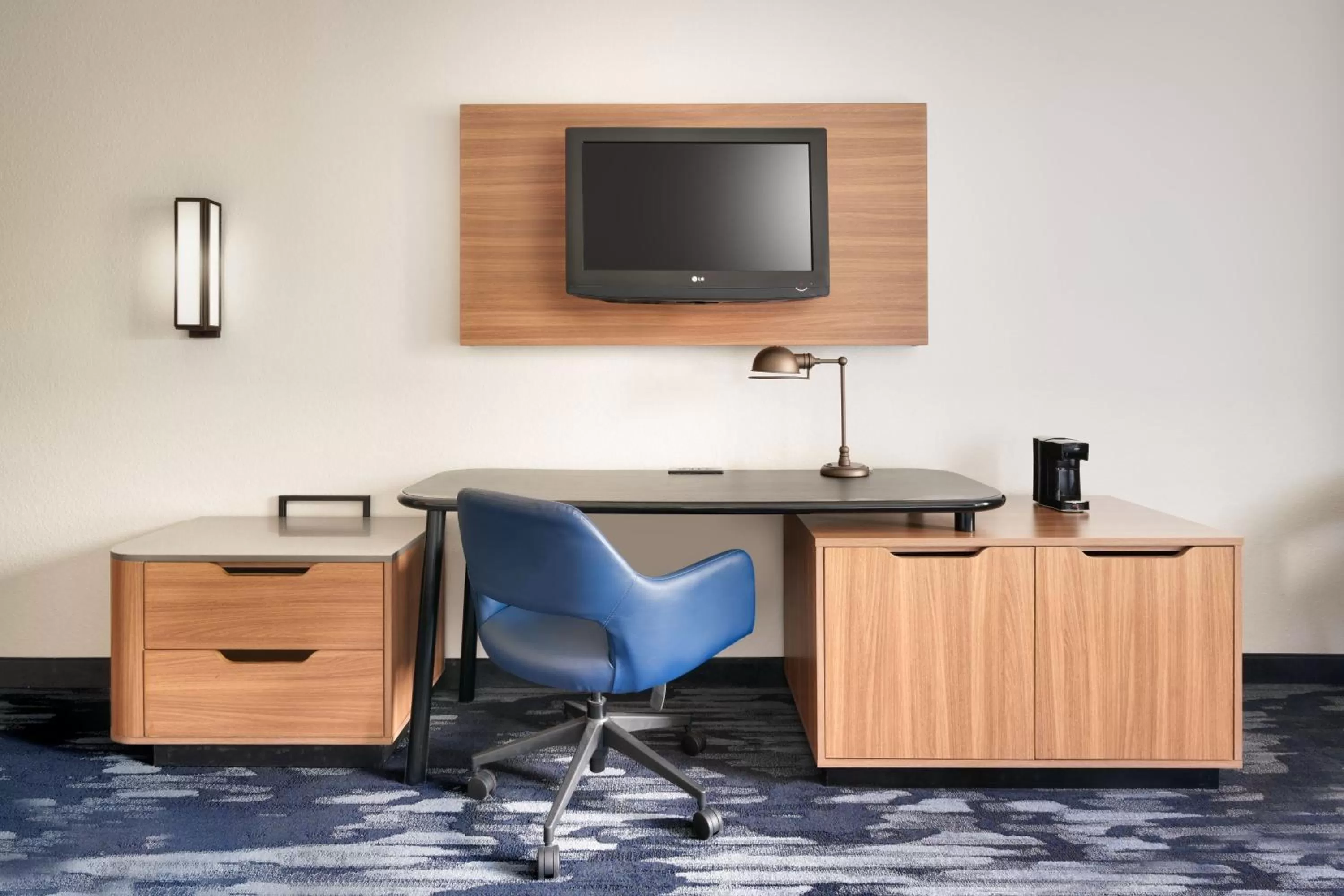 Bedroom in Fairfield Inn & Suites by Marriott Albany