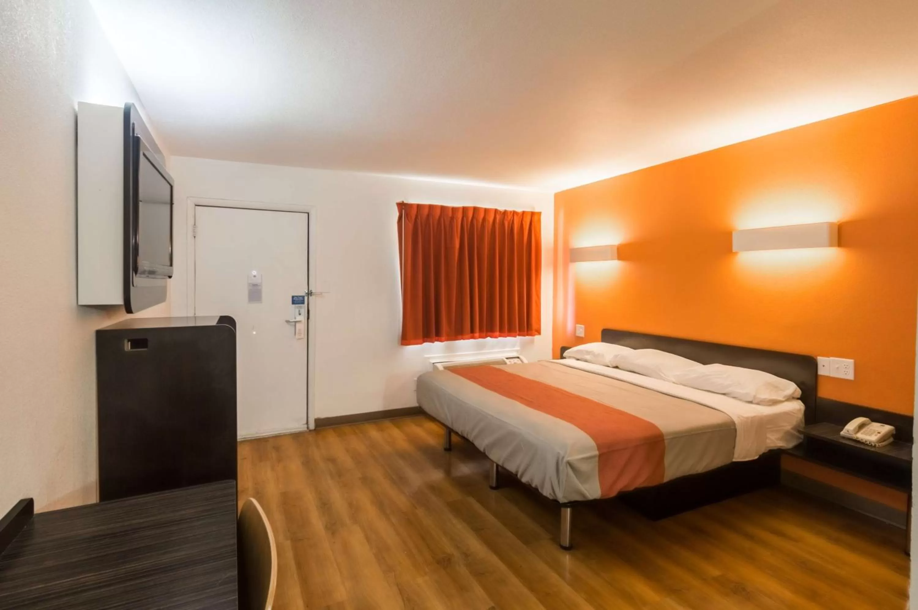 TV and multimedia, Bed in Motel 6-Wichita Falls, TX - North