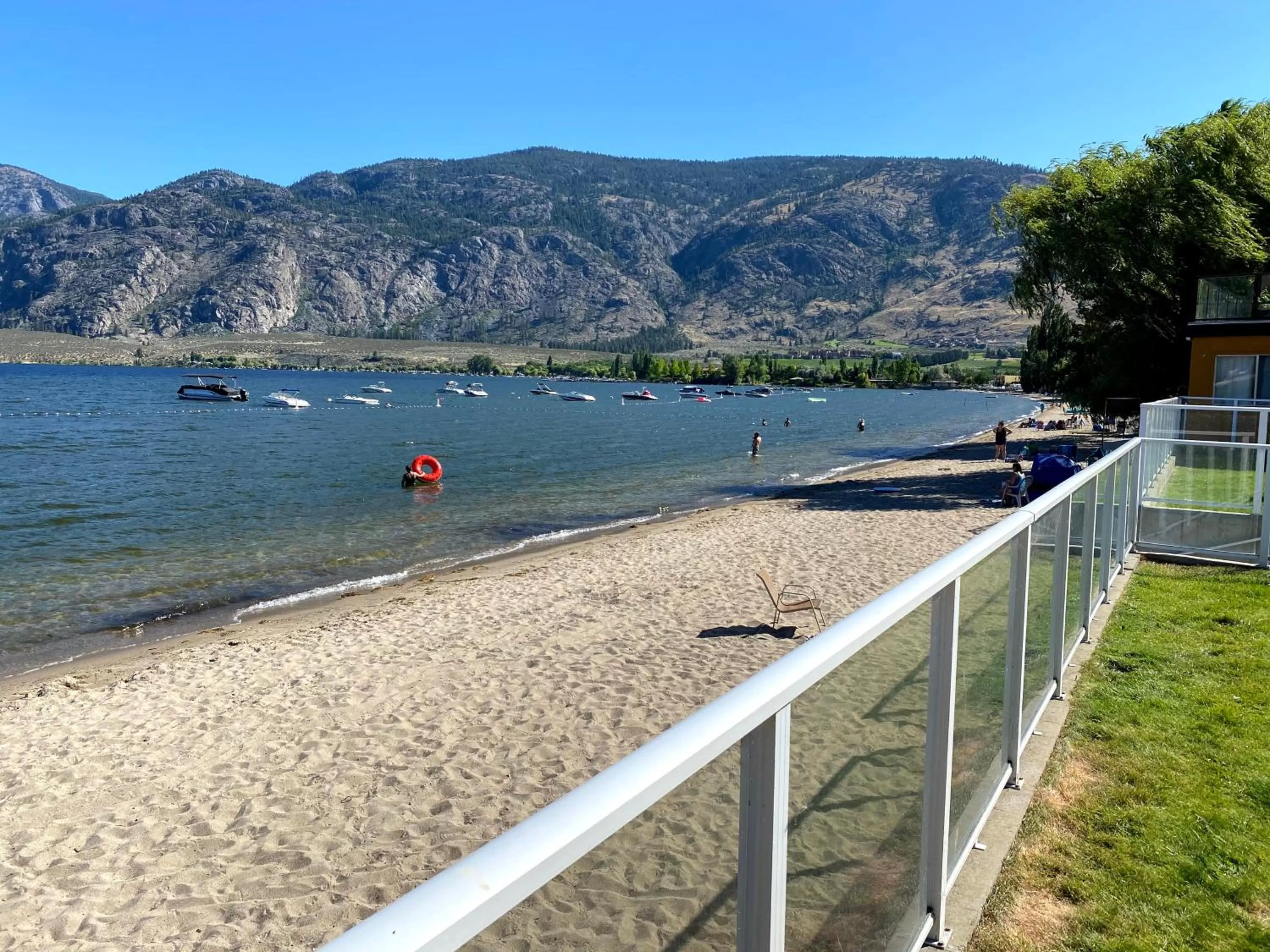 Beach in Richter Pass Beach Resort