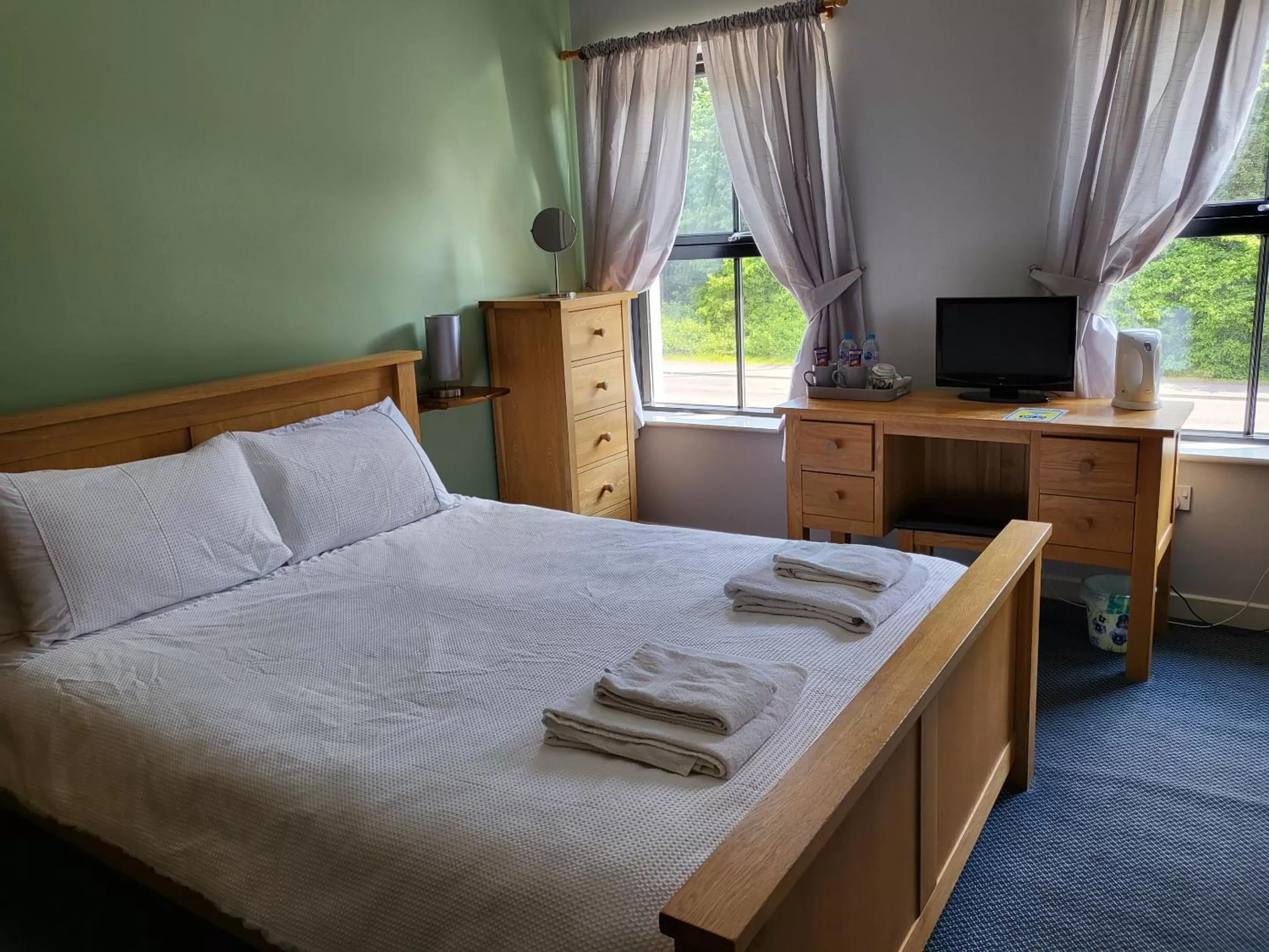 Bedroom, Bed in The Lamb and Flag