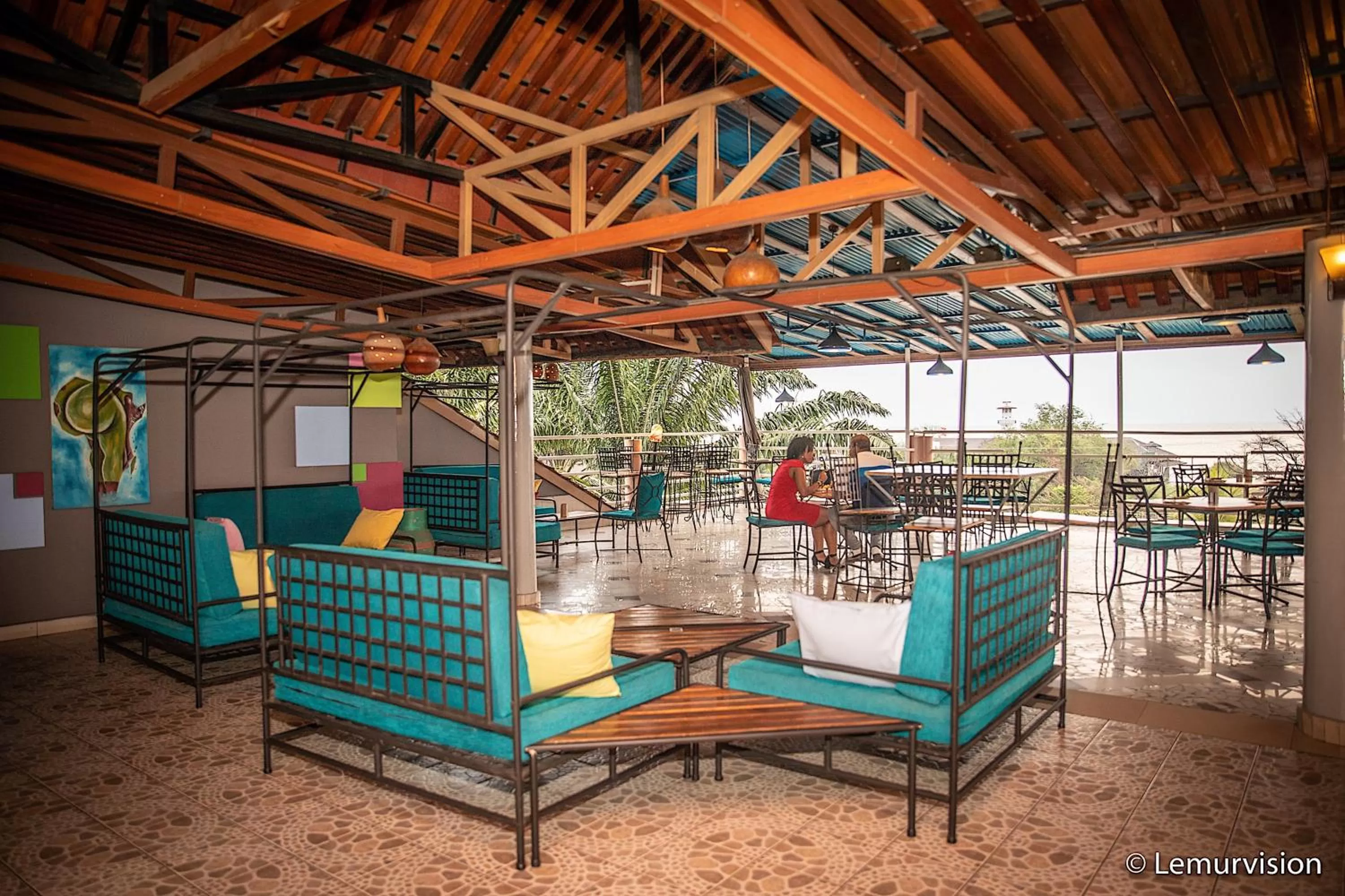 Restaurant/places to eat in Hotel Safari Gate