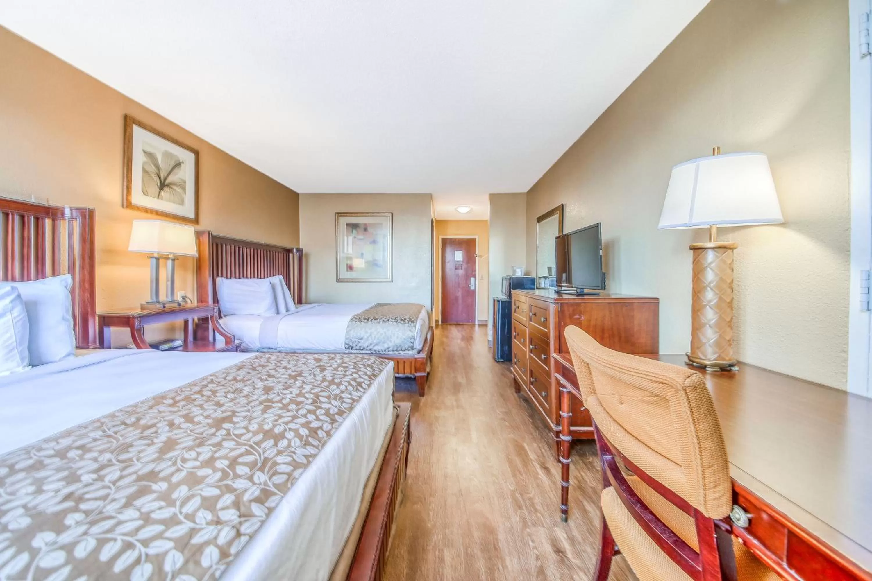 Photo of the whole room in Floridian Express International Drive