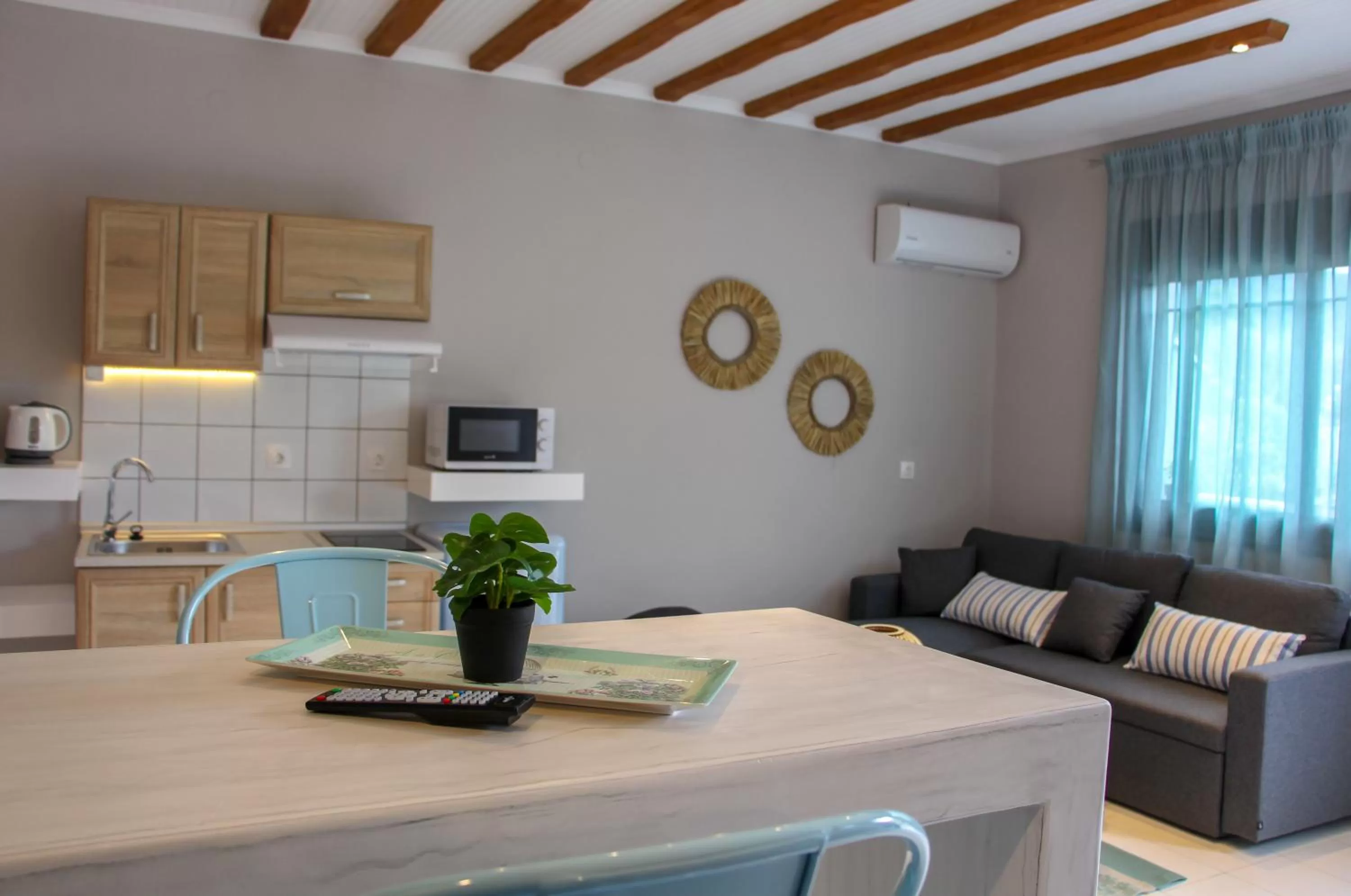 Lamprini's Deluxe Studios