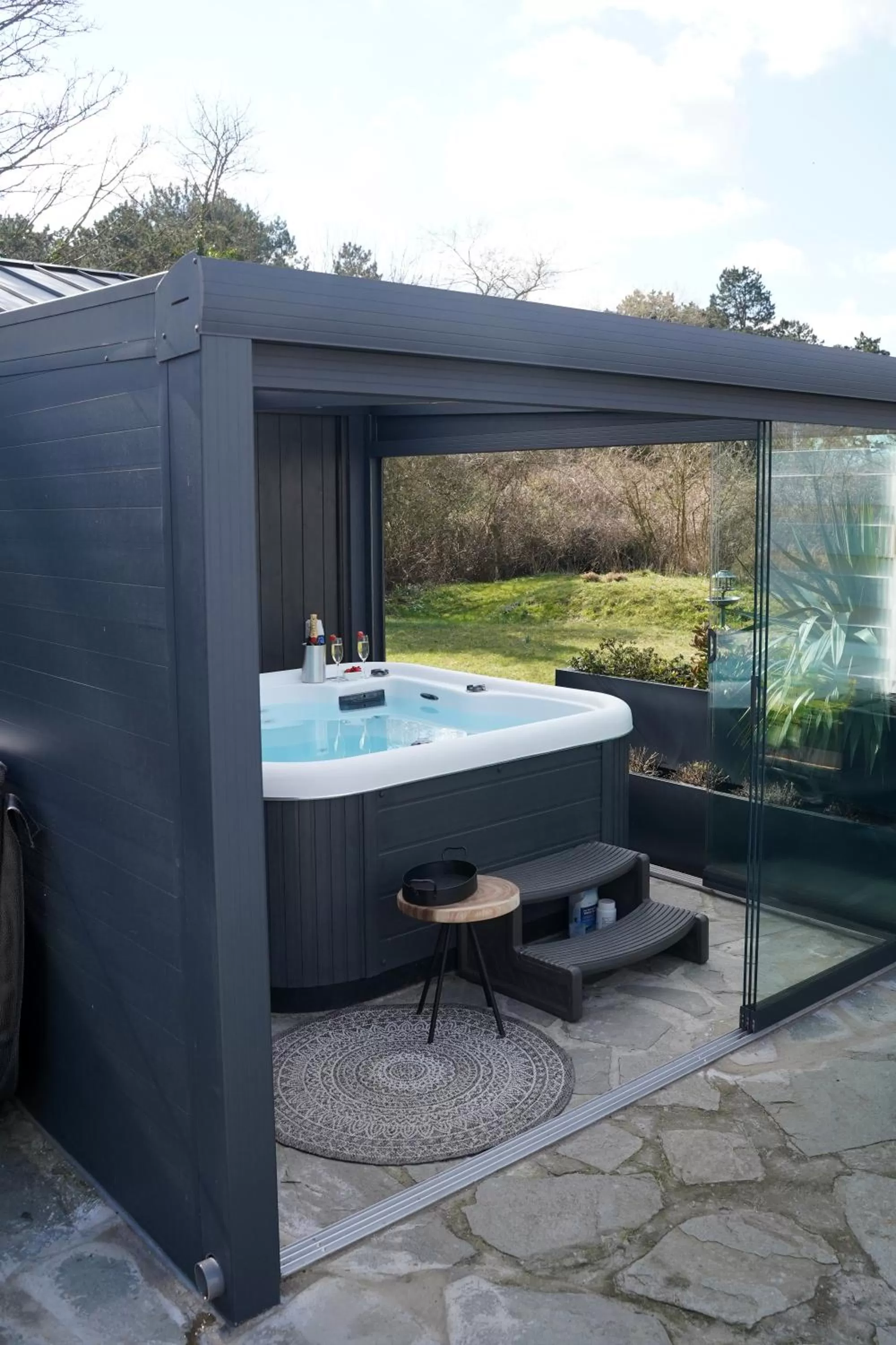 Spa and wellness centre/facilities, Swimming Pool in B&B het duinhuisje met jacuzzi