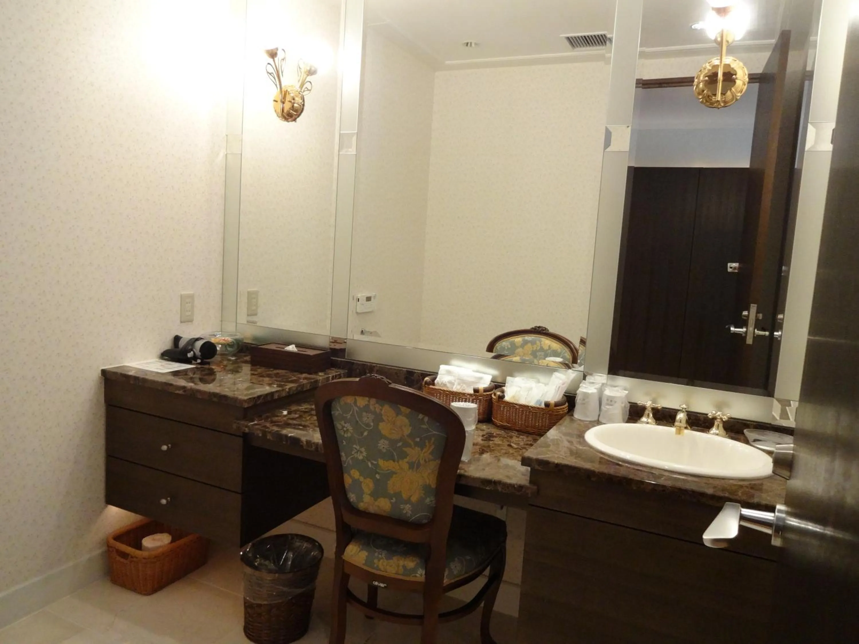 Toilet in Kyu Karuizawa Hotel Otowa No Mori