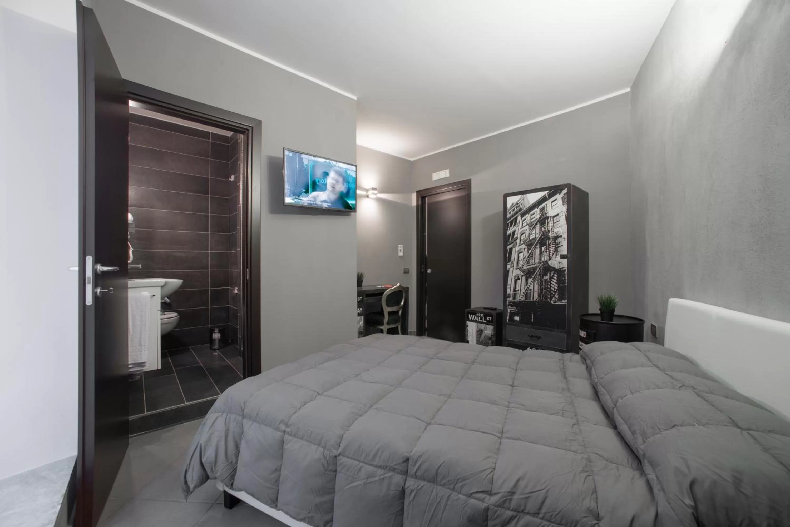 Photo of the whole room, Bed in Il Taschino Suite