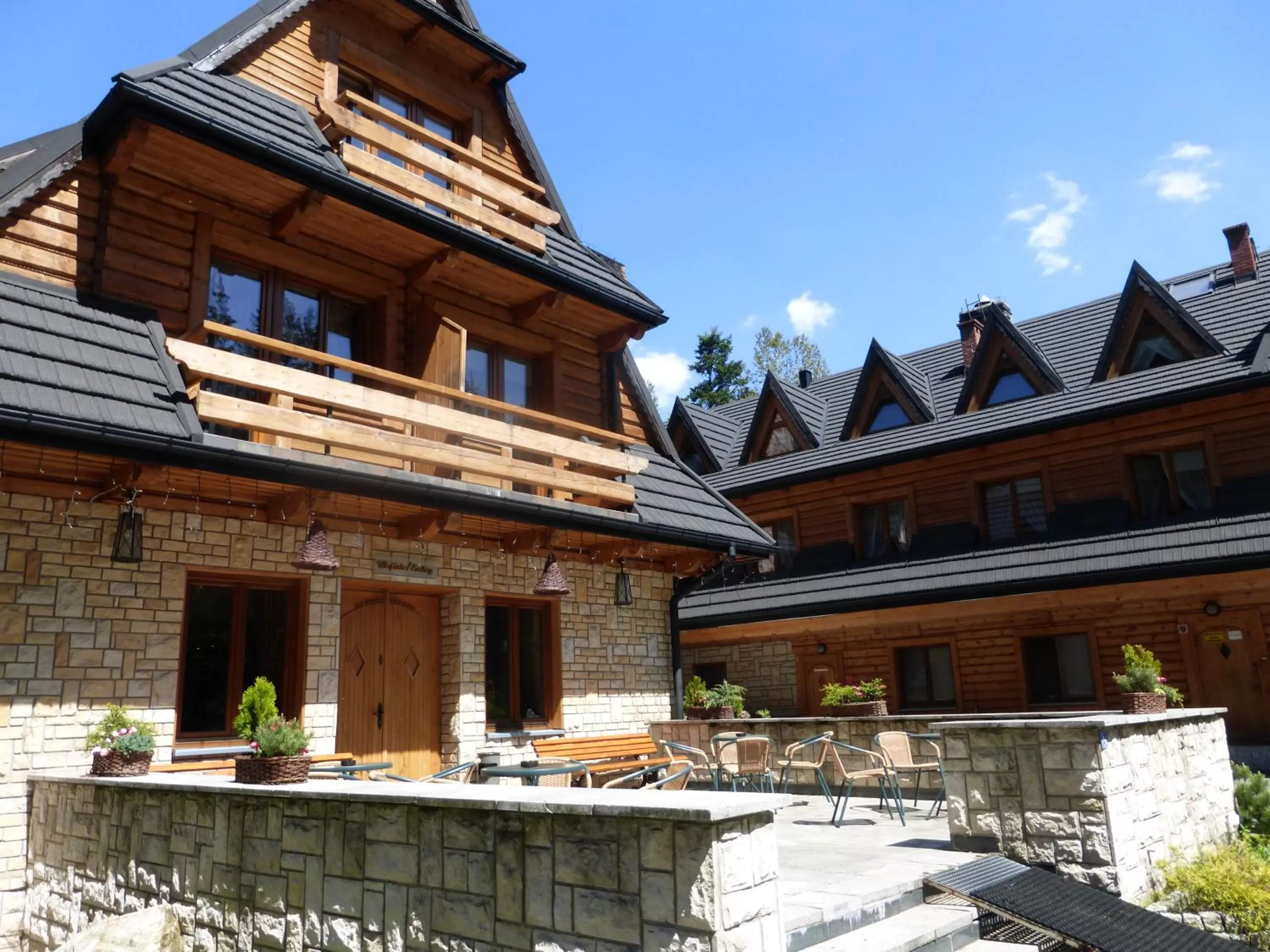 Facade/entrance in Hotel Dwór Karolówka