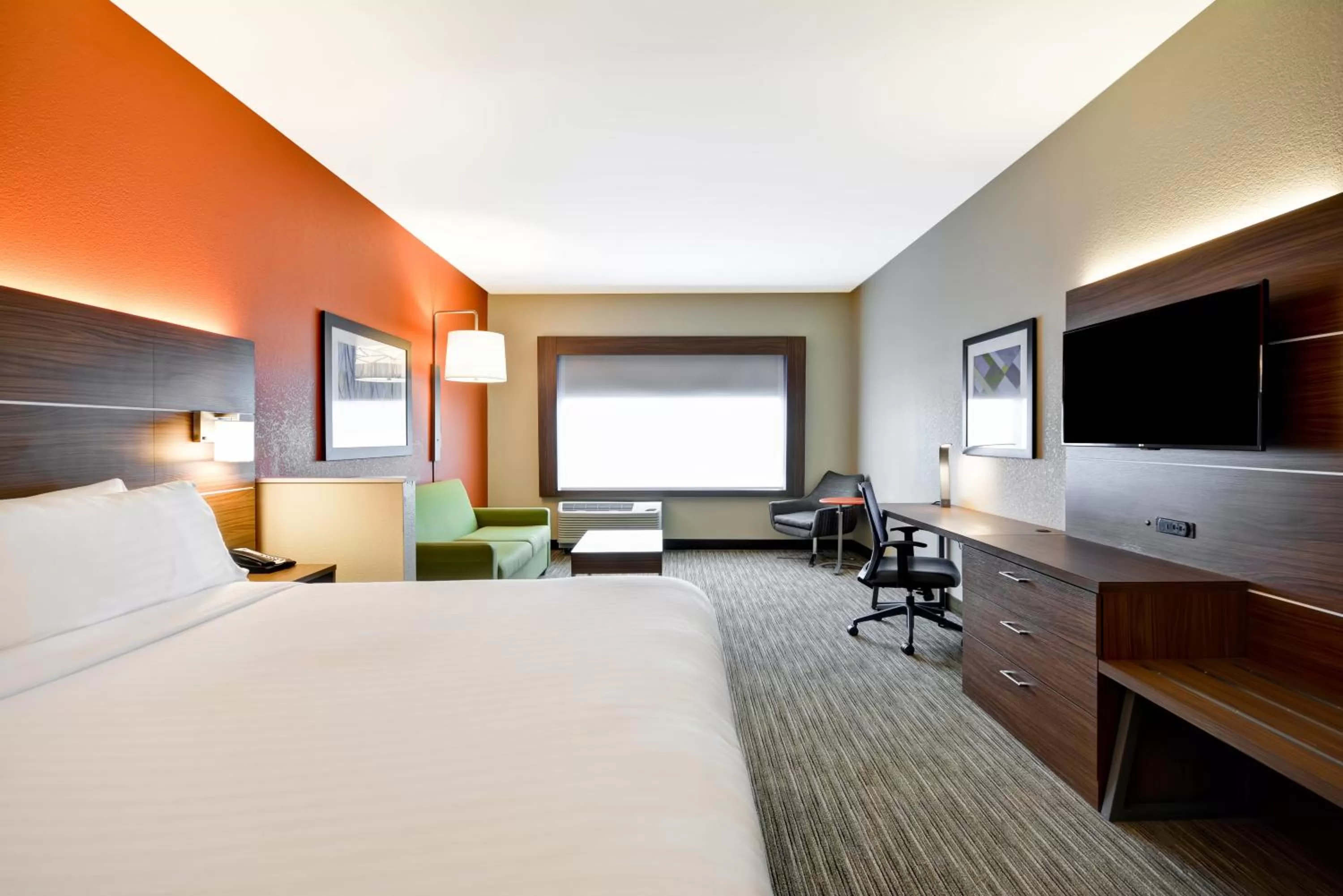 Photo of the whole room, Bed in Holiday Inn Express - Evansville by IHG