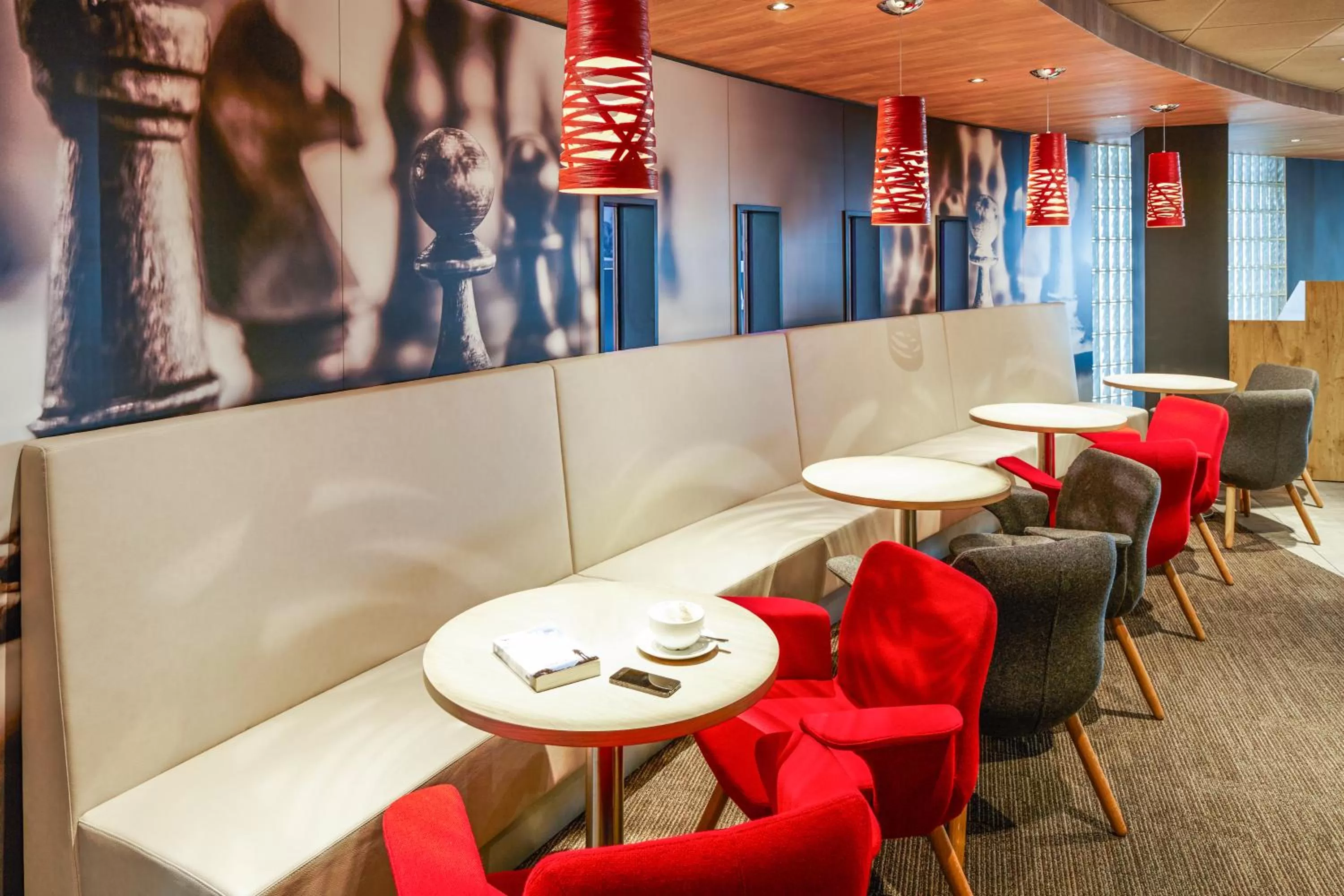 Lounge or bar in ibis London Heathrow Airport