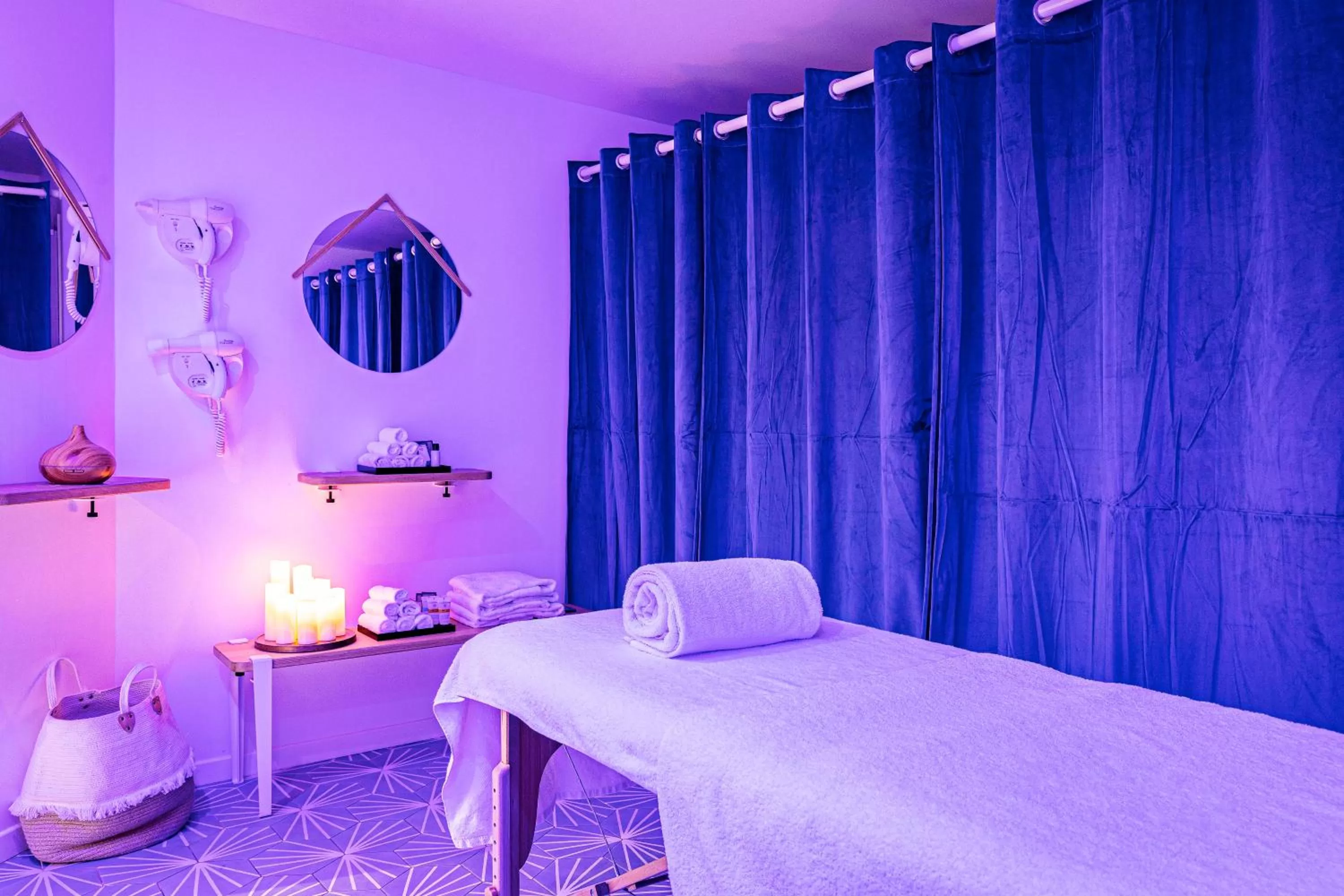 Massage, Bed in Pullman Paris La Défense