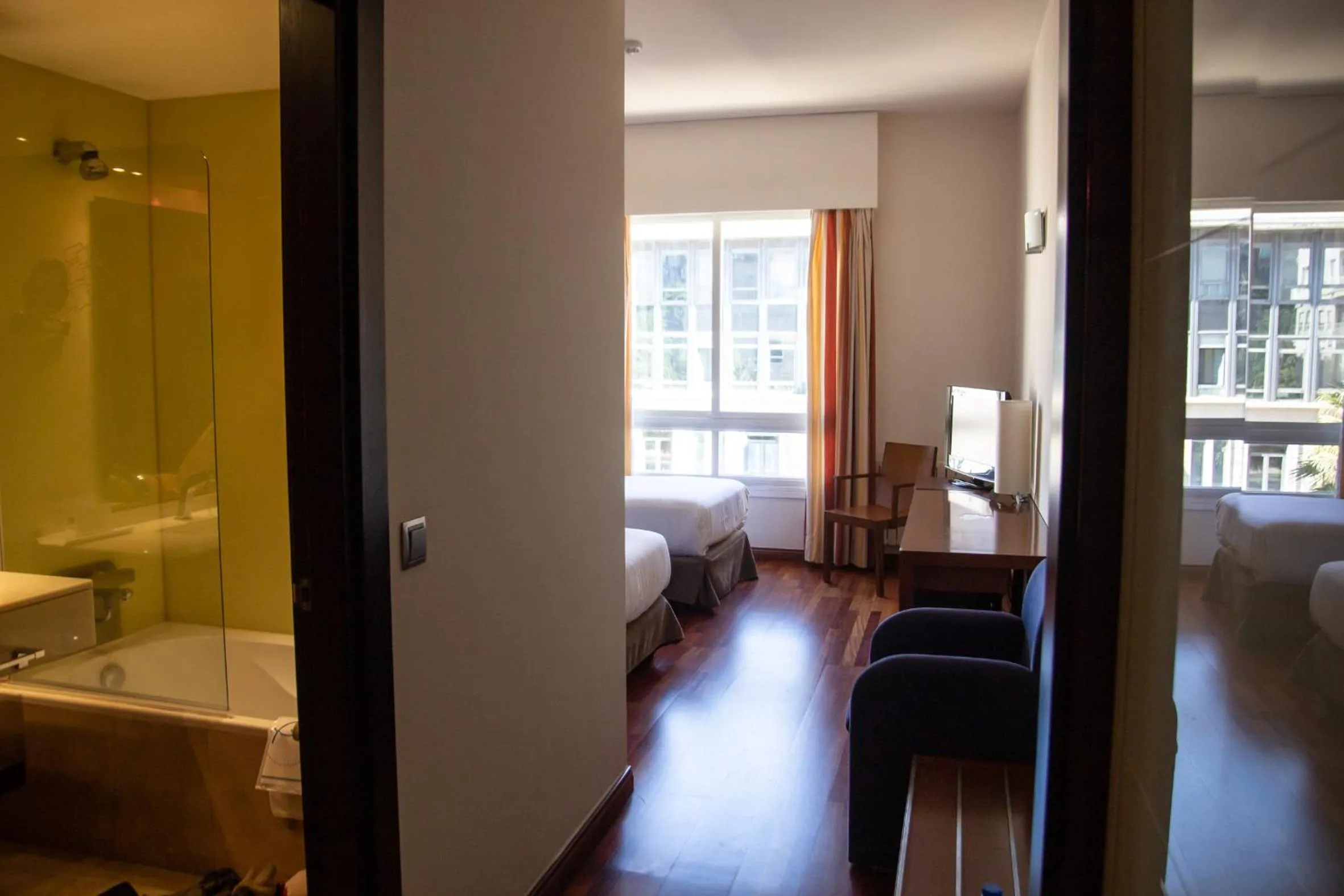 Photo of the whole room, Seating Area in Hotel America Vigo