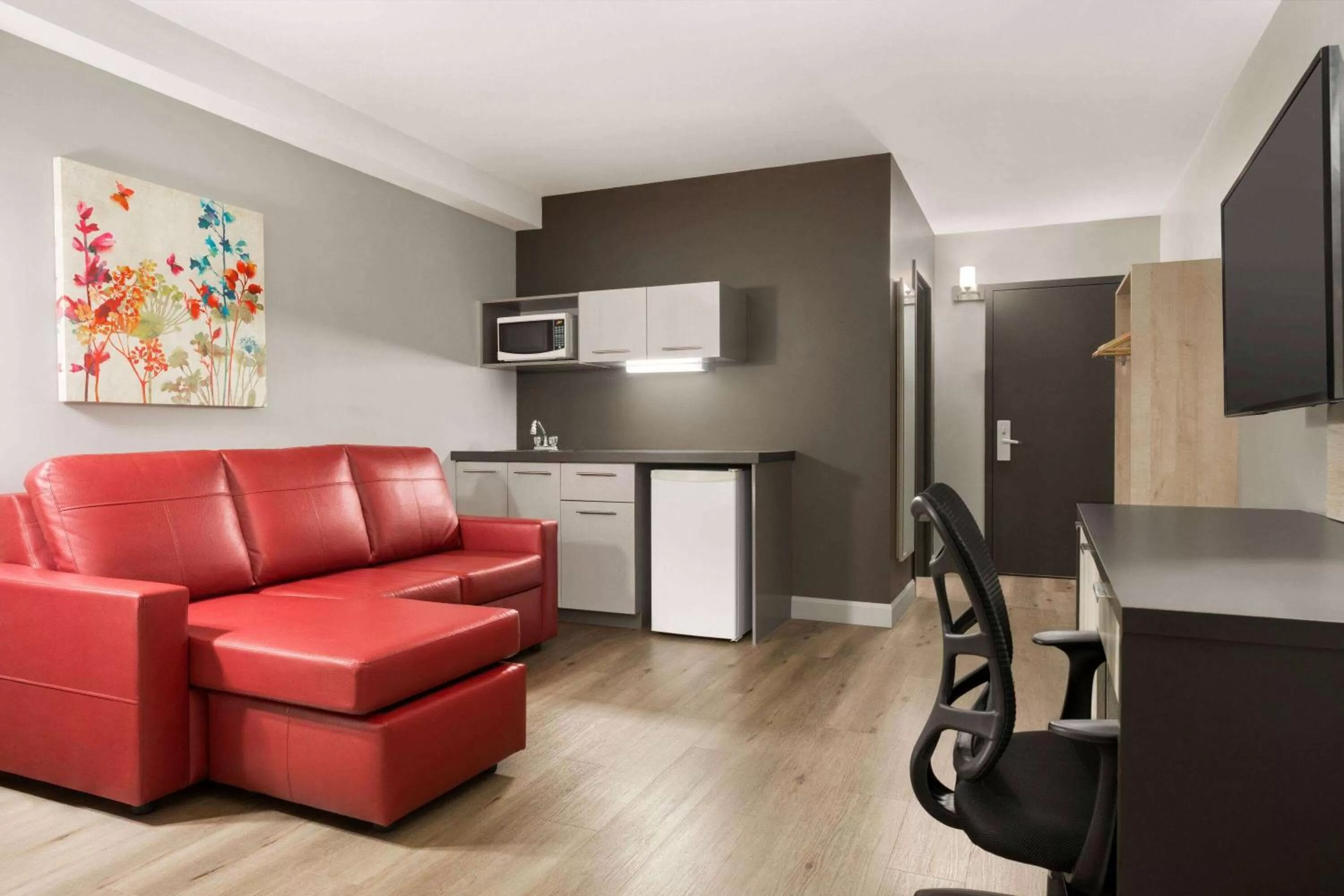 Photo of the whole room in Travelodge by Wyndham Alma