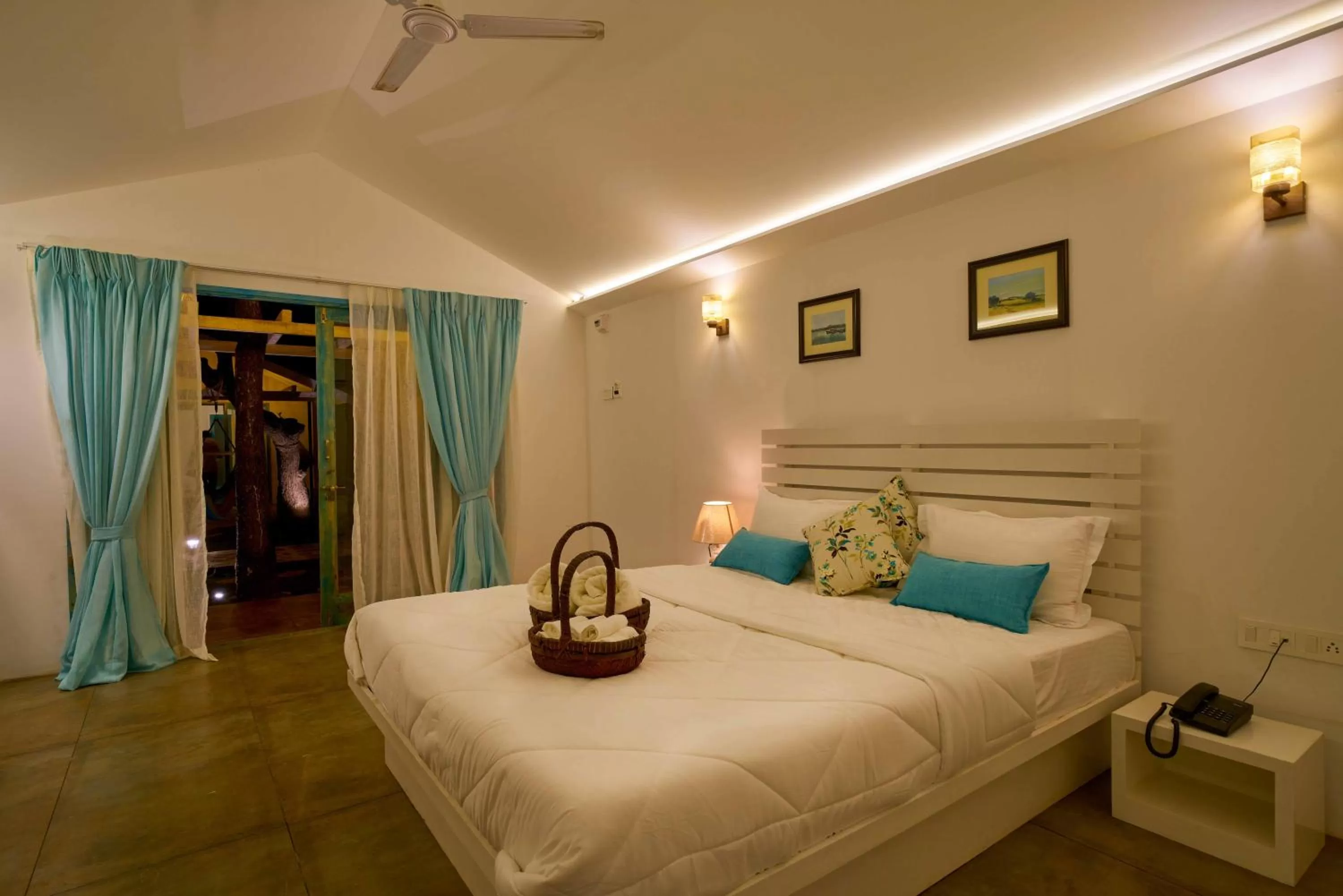 Photo of the whole room, Bed in Blu Resorts