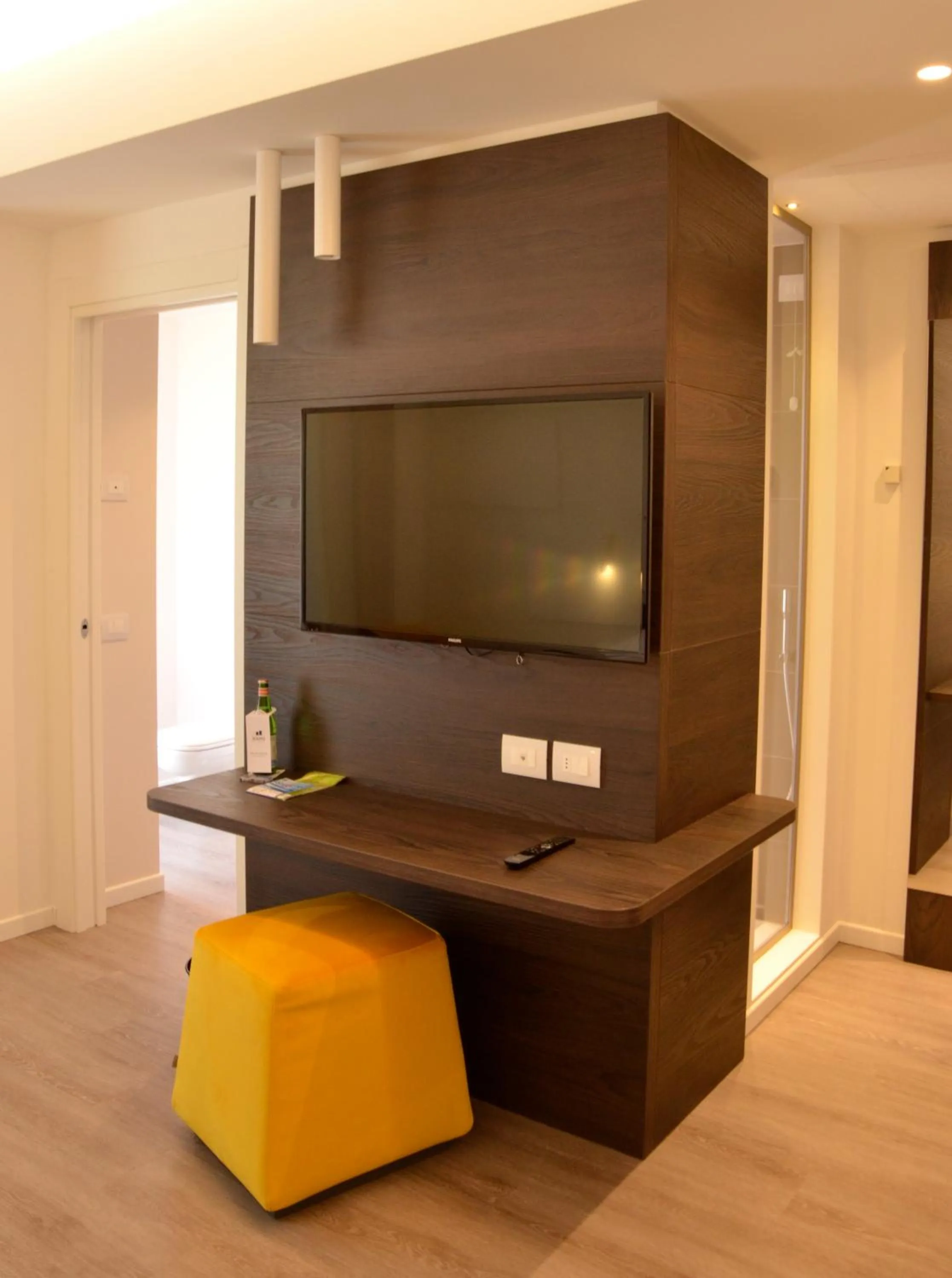 TV and multimedia in Solho Hotel