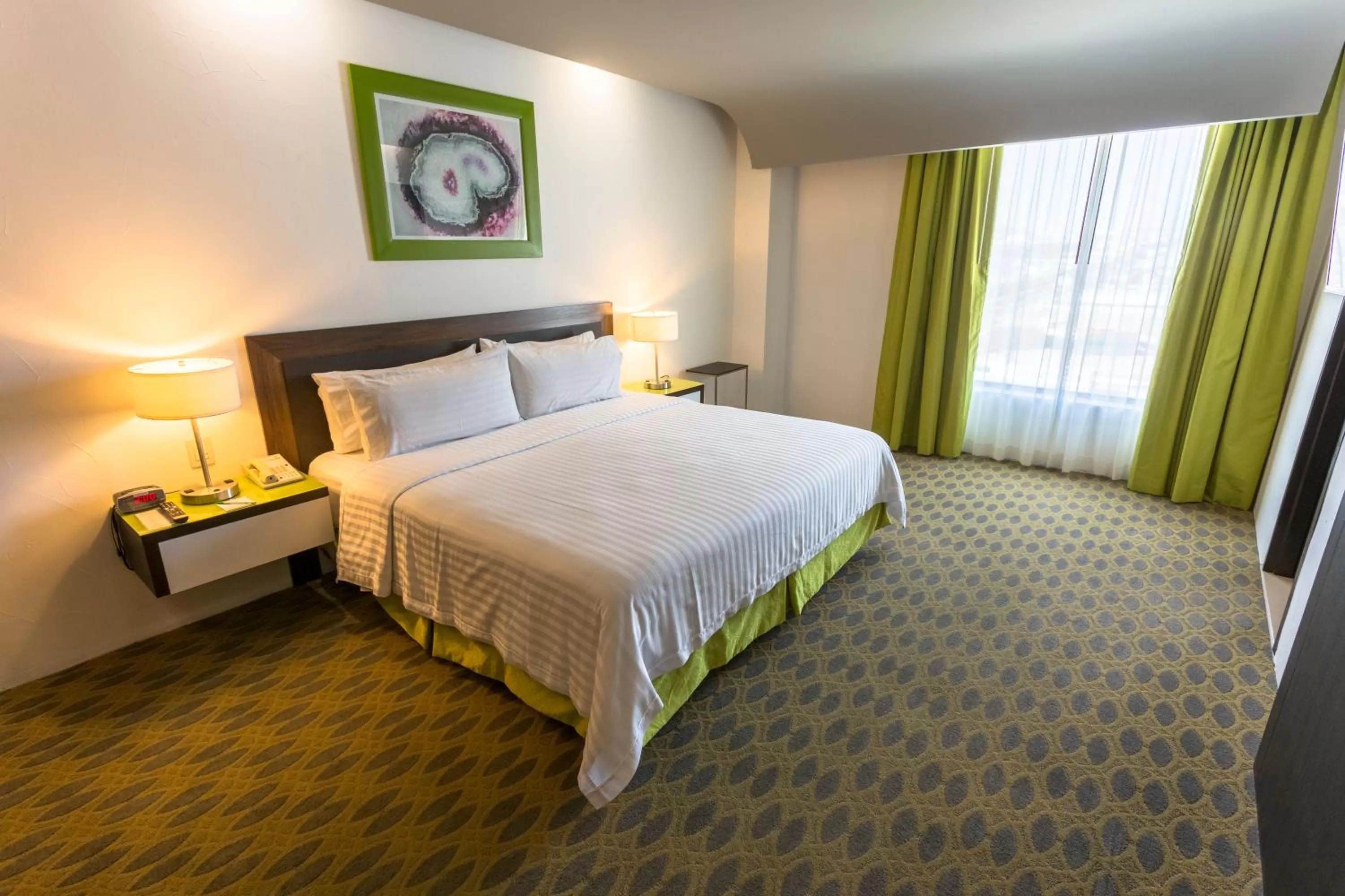 Photo of the whole room, Bed in Holiday Inn Queretaro Zona Krystal by IHG