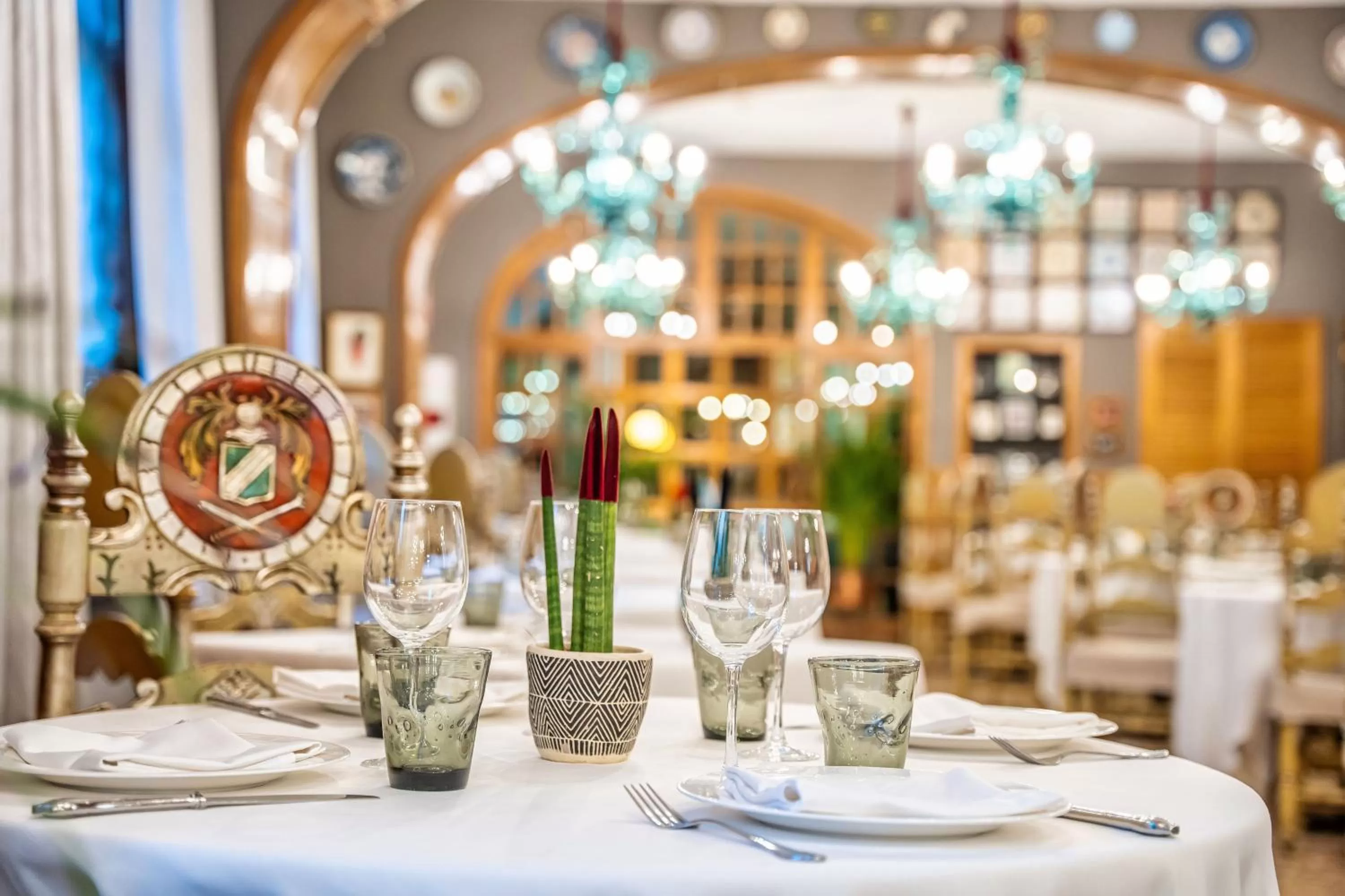 Restaurant/places to eat in Hotel Duran