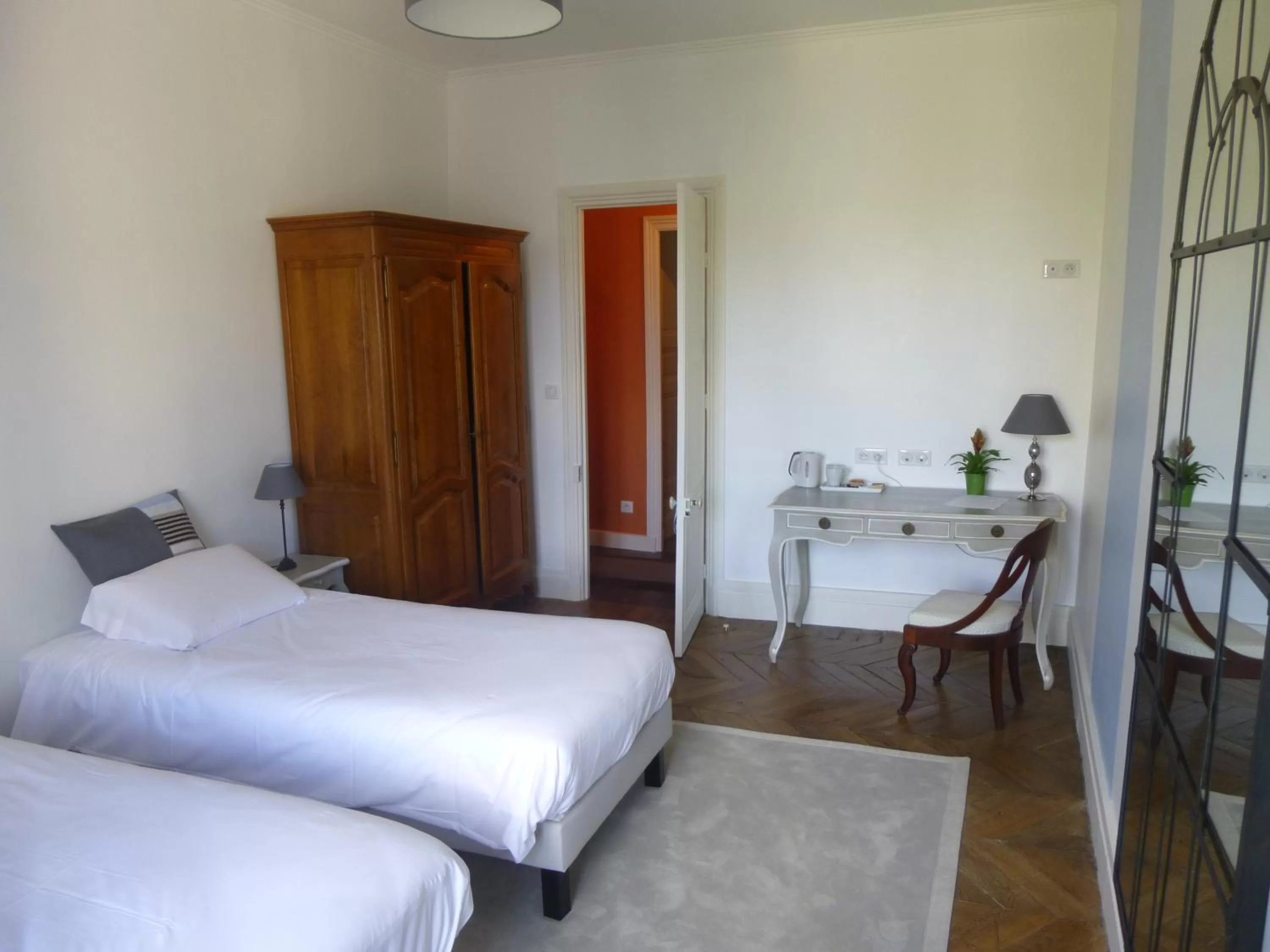 Bedroom, Bed in Cèdre et Charme