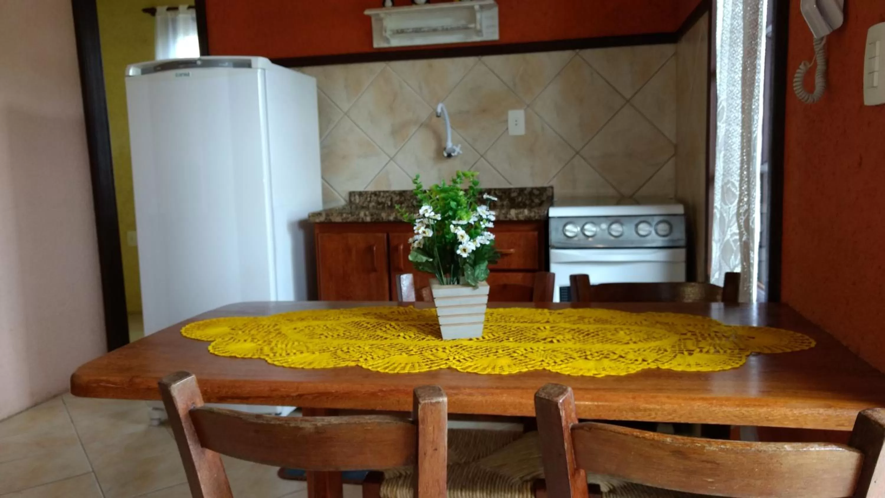 Communal kitchen in Pousada Santa Genoveva campeche