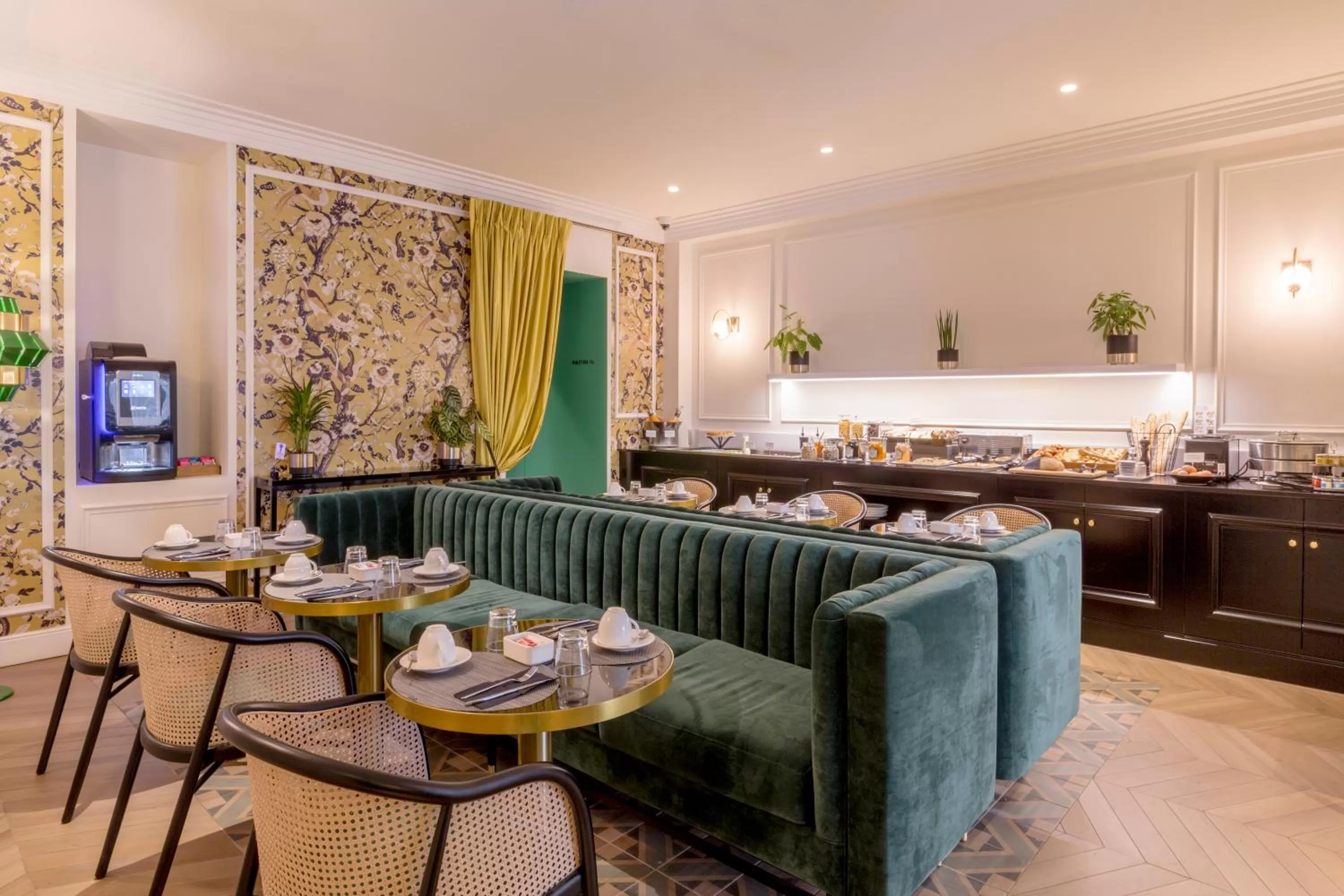 Restaurant/places to eat in Best Western Premier Hotel Roosevelt