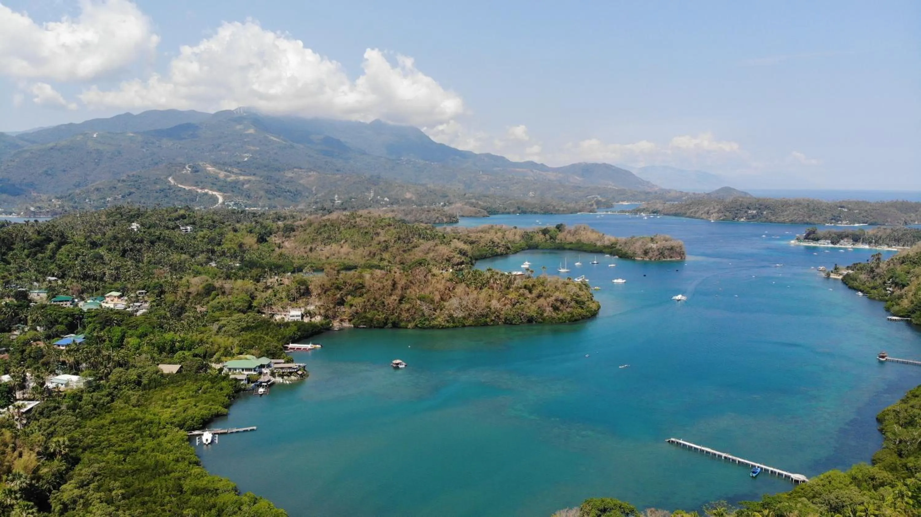 Property building in Edgewater Dive & Spa Resort