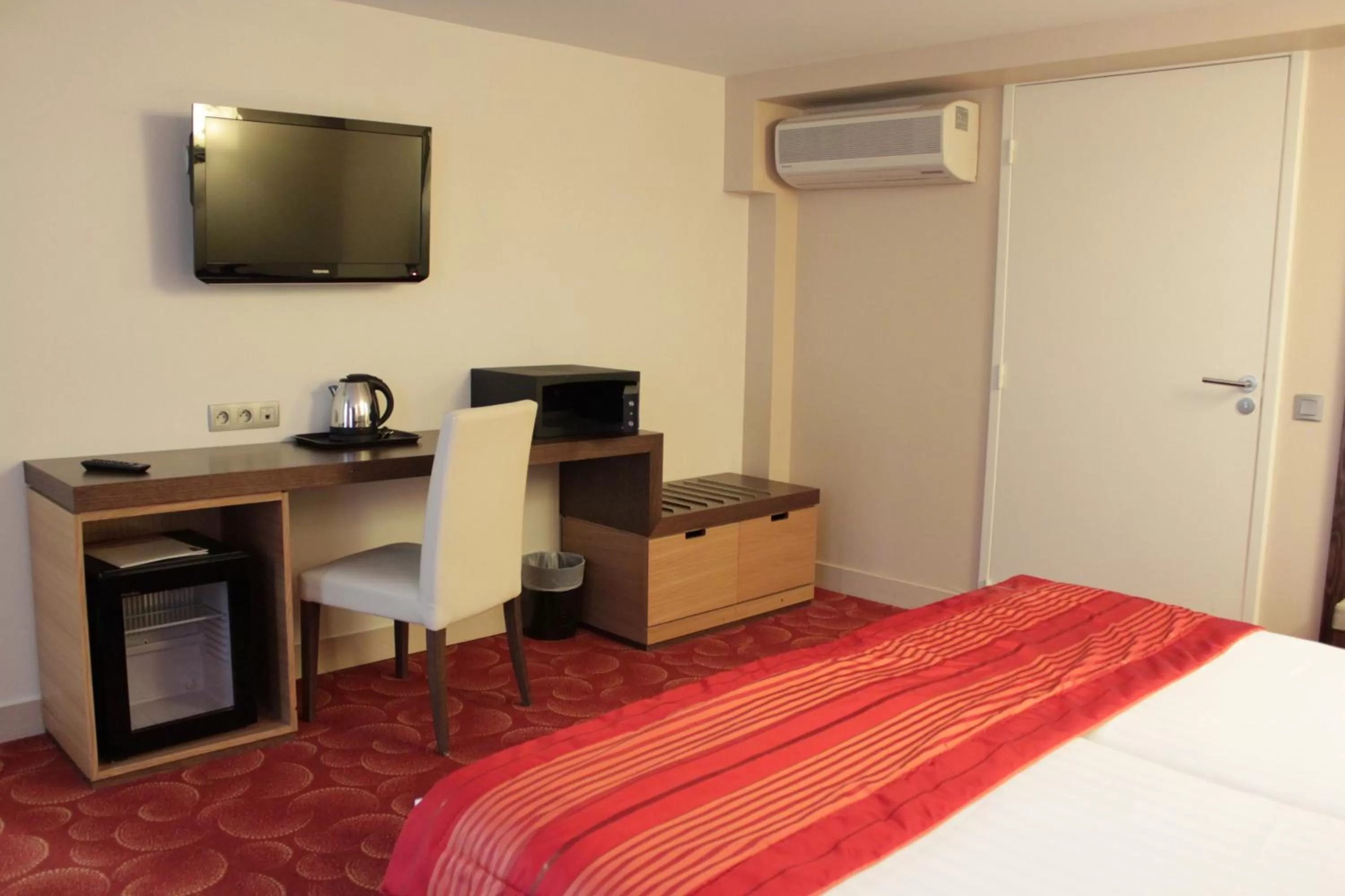 Twin Room in Le Grand Hôtel de Normandie