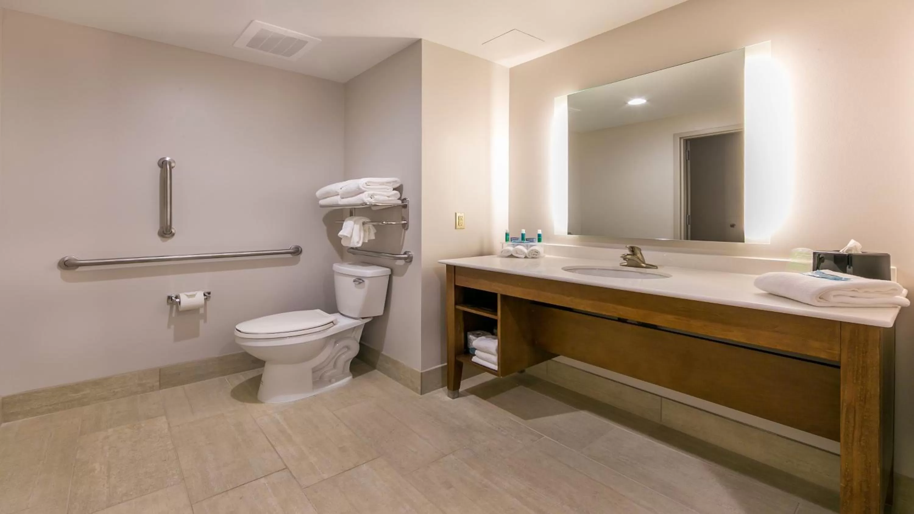 Photo of the whole room in Holiday Inn Express Gatlinburg Downtown by IHG