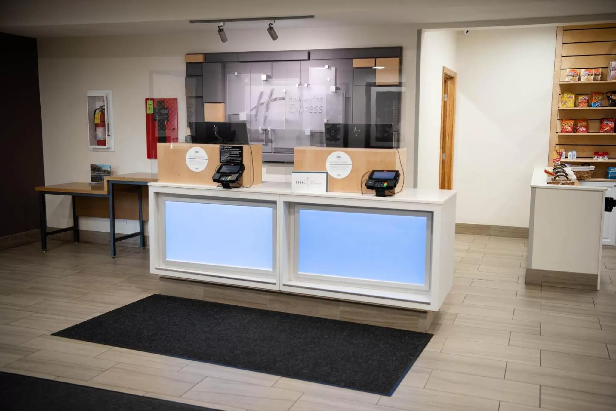 Lobby or reception in Holiday Inn Express Winfield - Teays Valley by IHG
