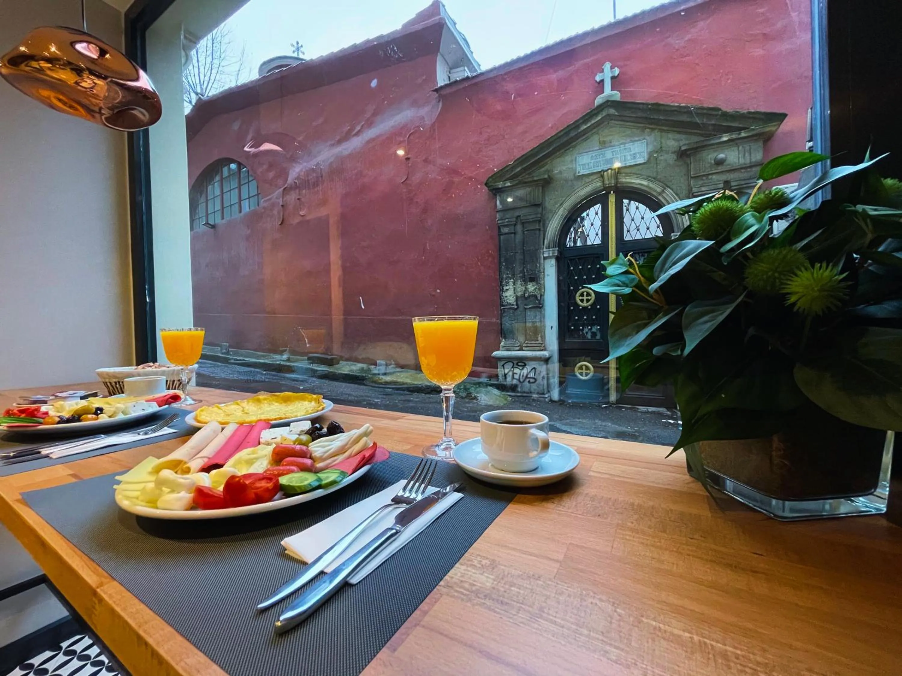 Continental breakfast in Weingart Istanbul