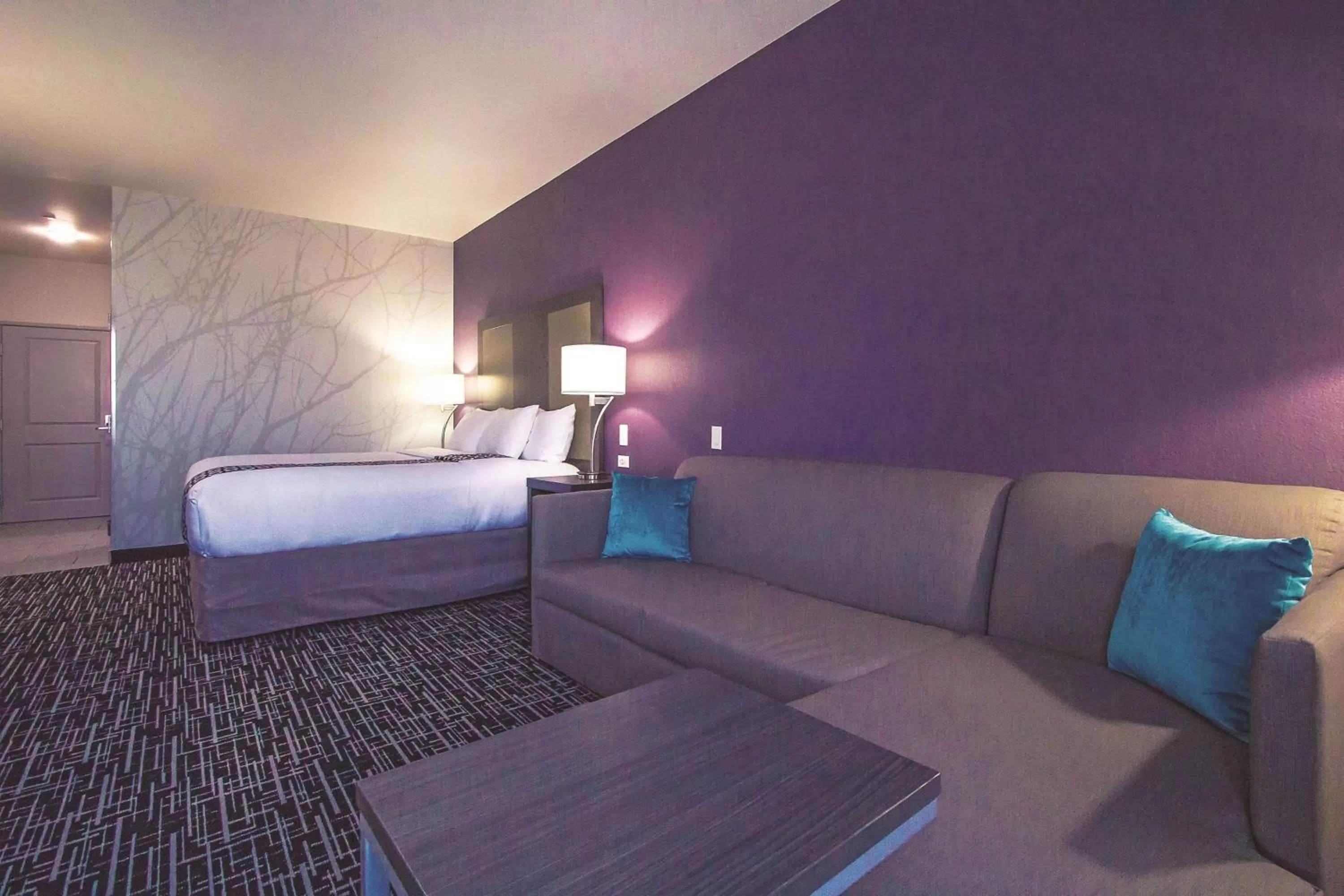 Photo of the whole room, Bed in La Quinta by Wyndham Pampa