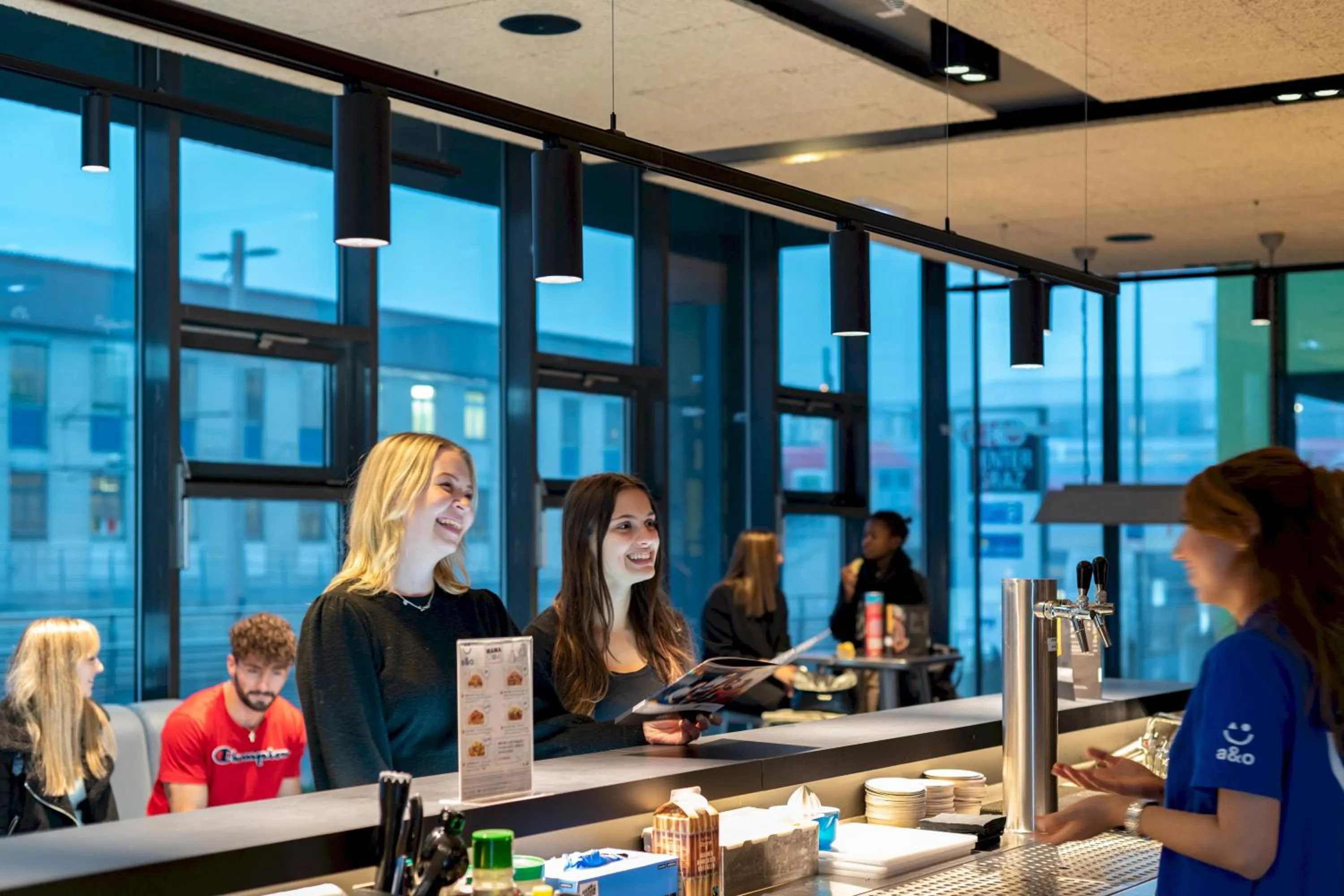 Lounge or bar in a&o Graz Hauptbahnhof