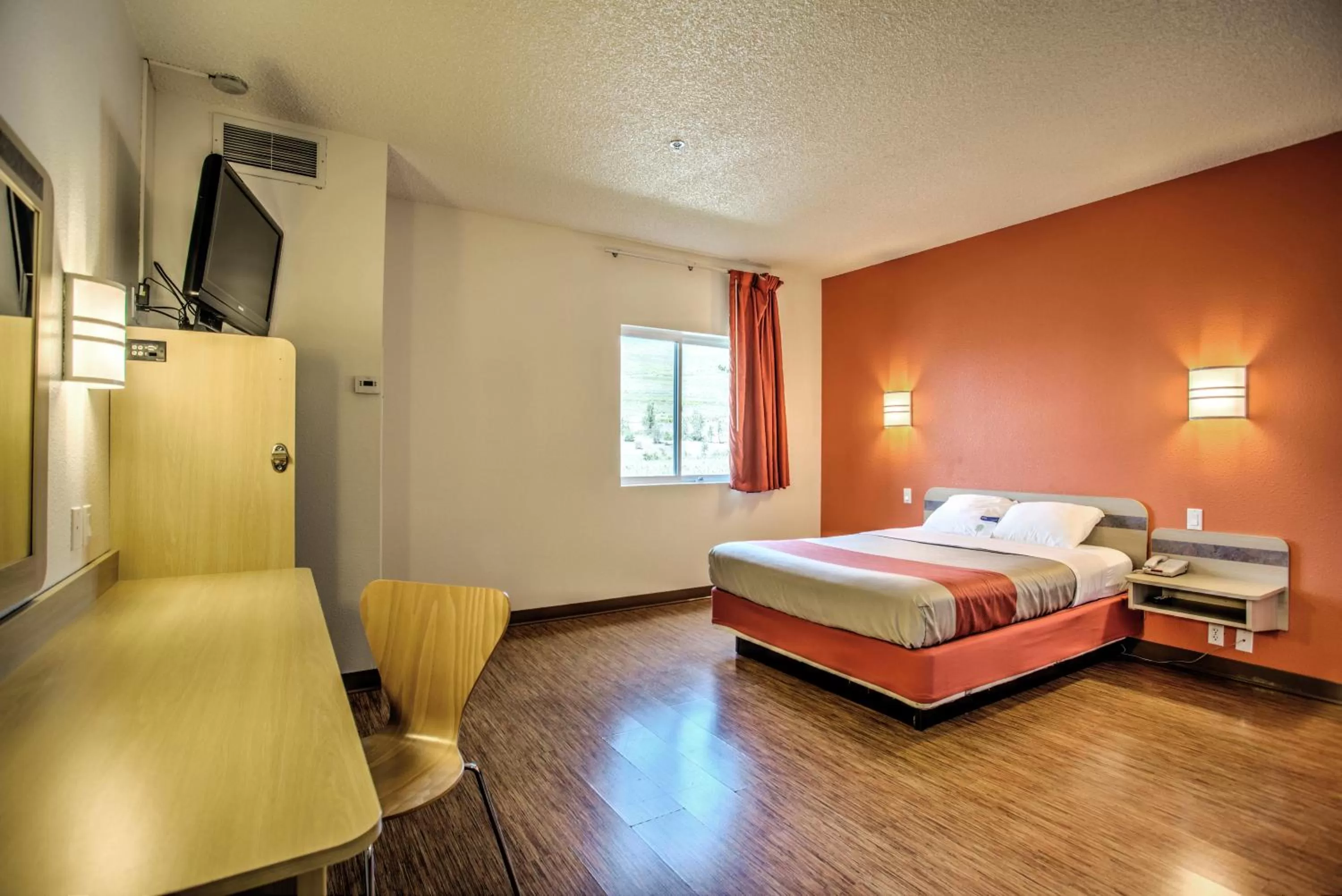 Photo of the whole room, Bed in Motel 6-Missoula, MT