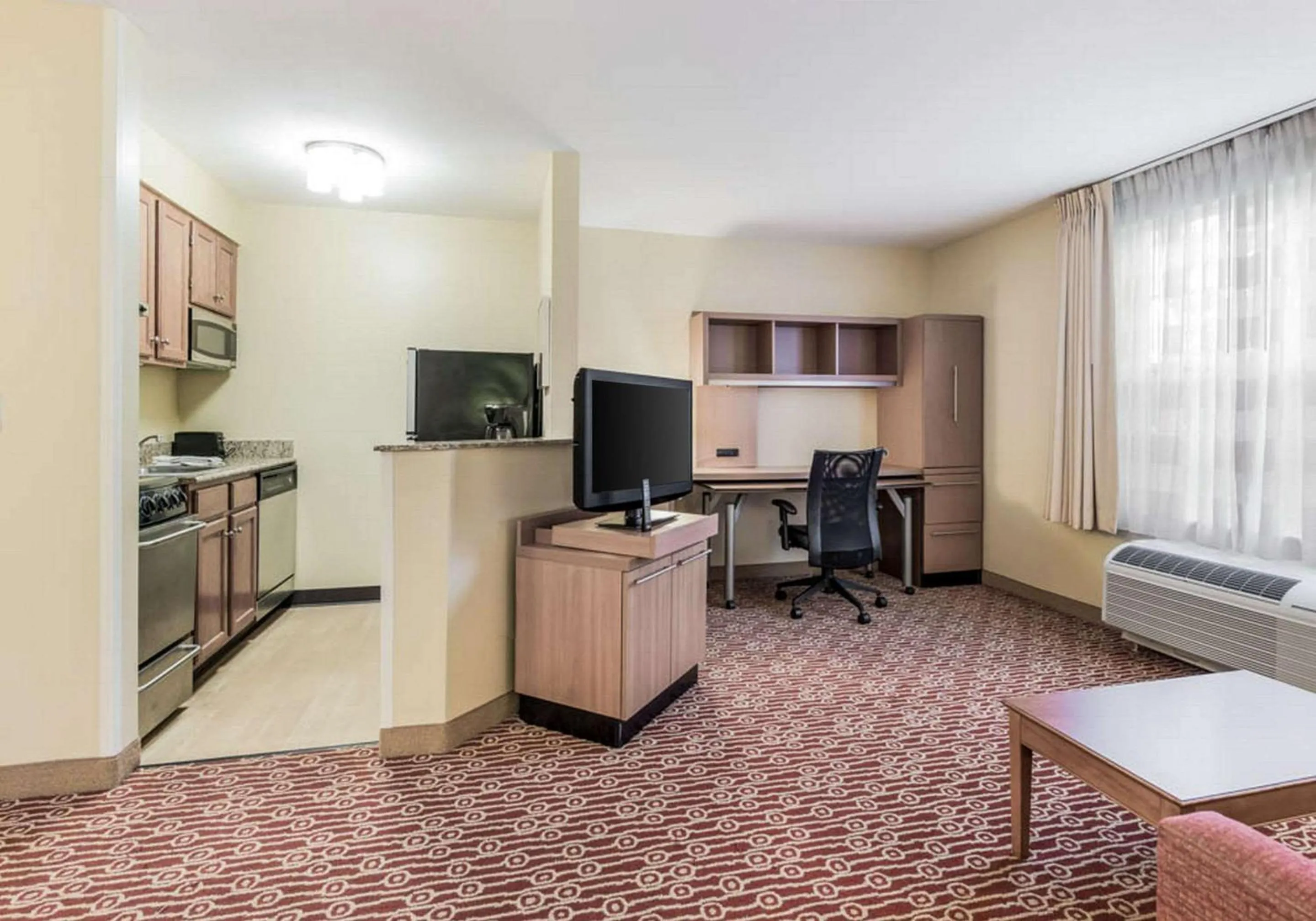 Queen Suite - Accessible/Non-Smoking in Birch Hills Suites - Blue Ash