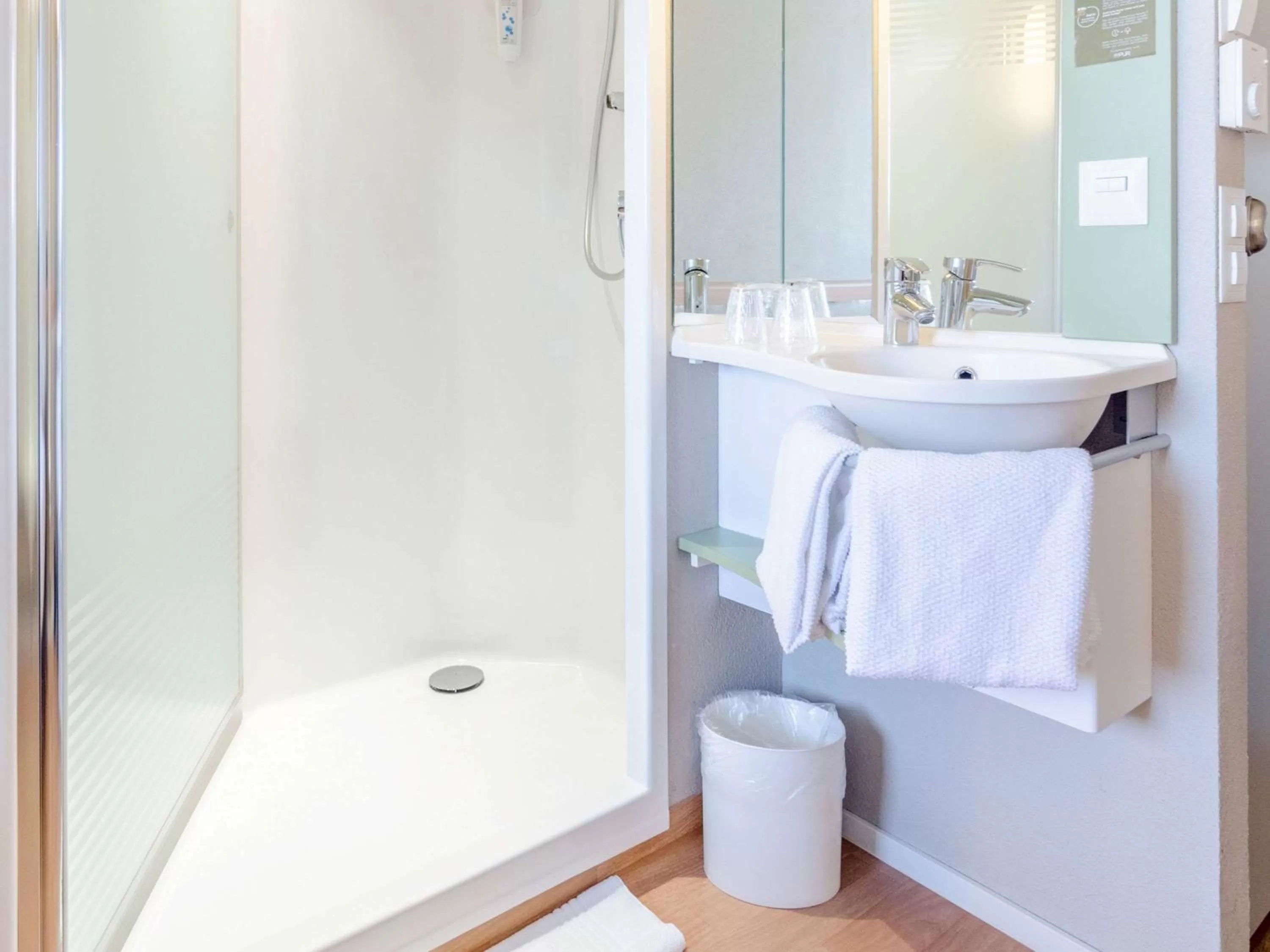 Shower in ibis budget Basel City