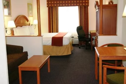 Holiday Inn Express and Suites Fort Lauderdale Airport West by IHG