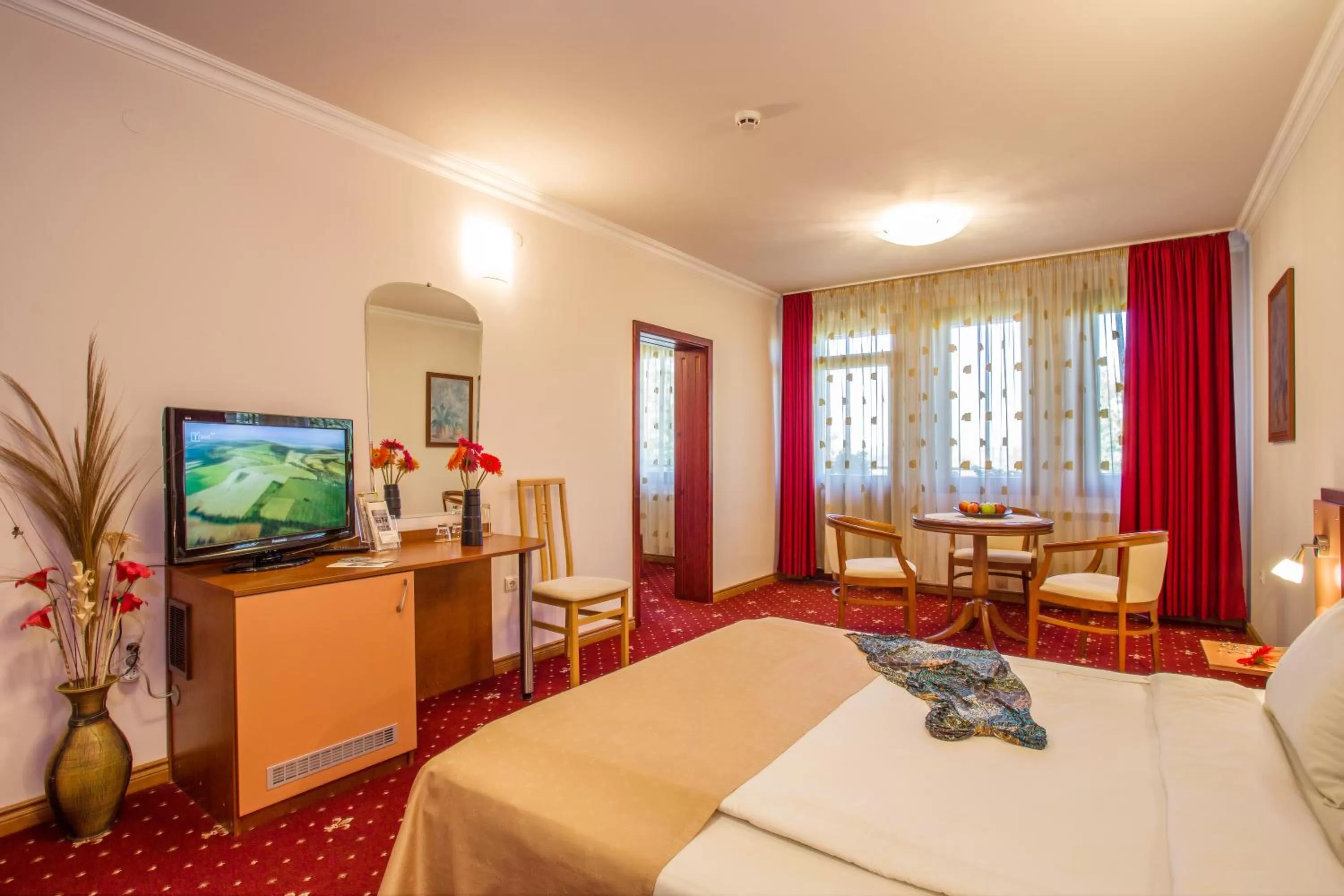 Living room, Bed in Hotel Villa Boyana - Free Parking