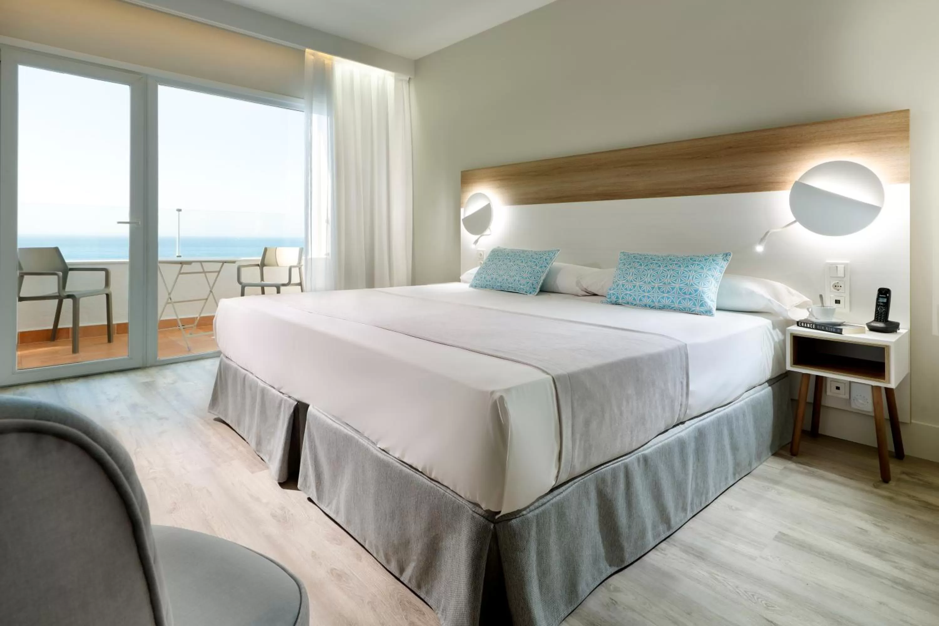 Sea view, Bed in Hotel Benalma Costa del Sol
