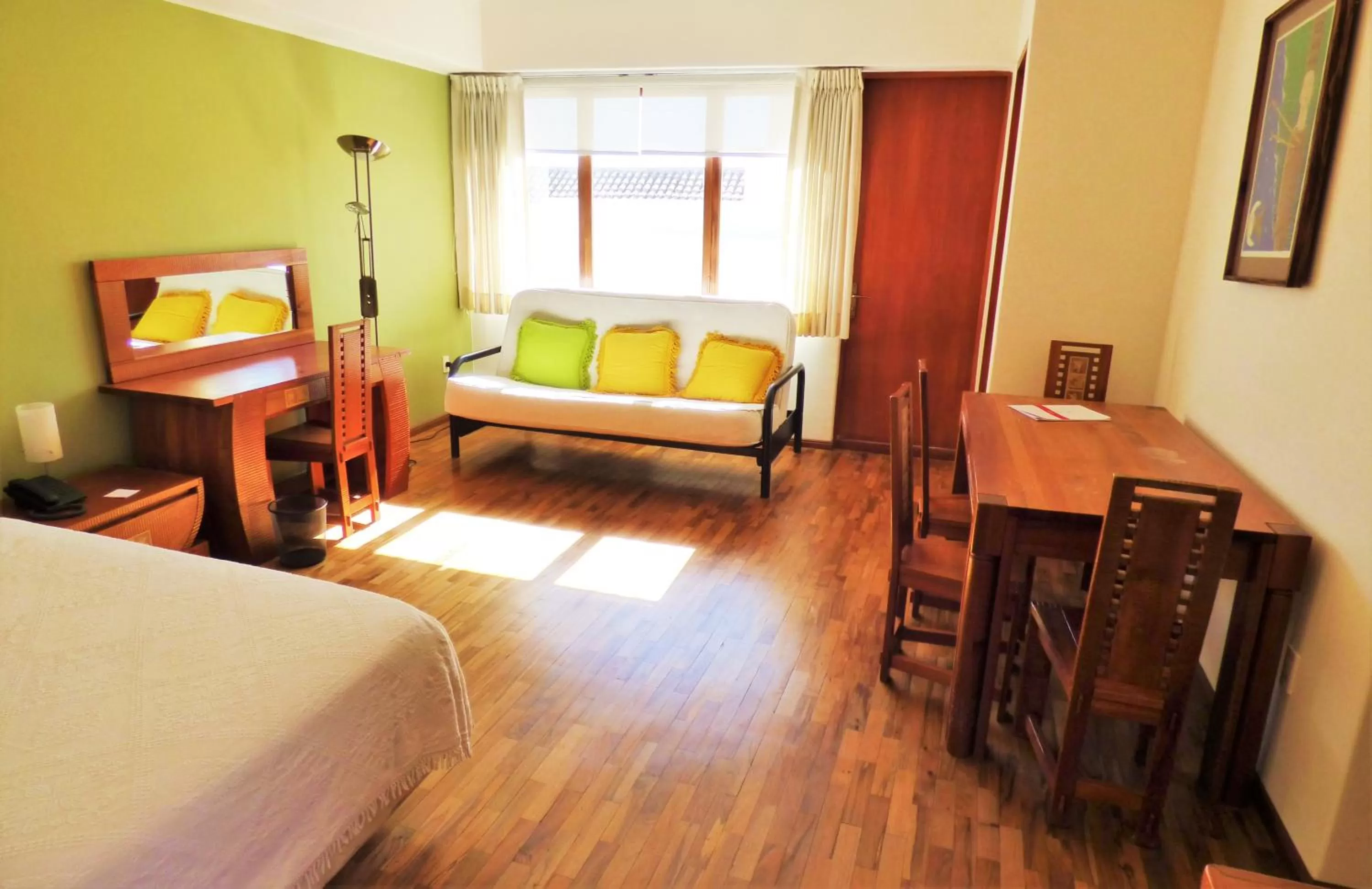 Living room, Bed in Hotel Villa Antigua