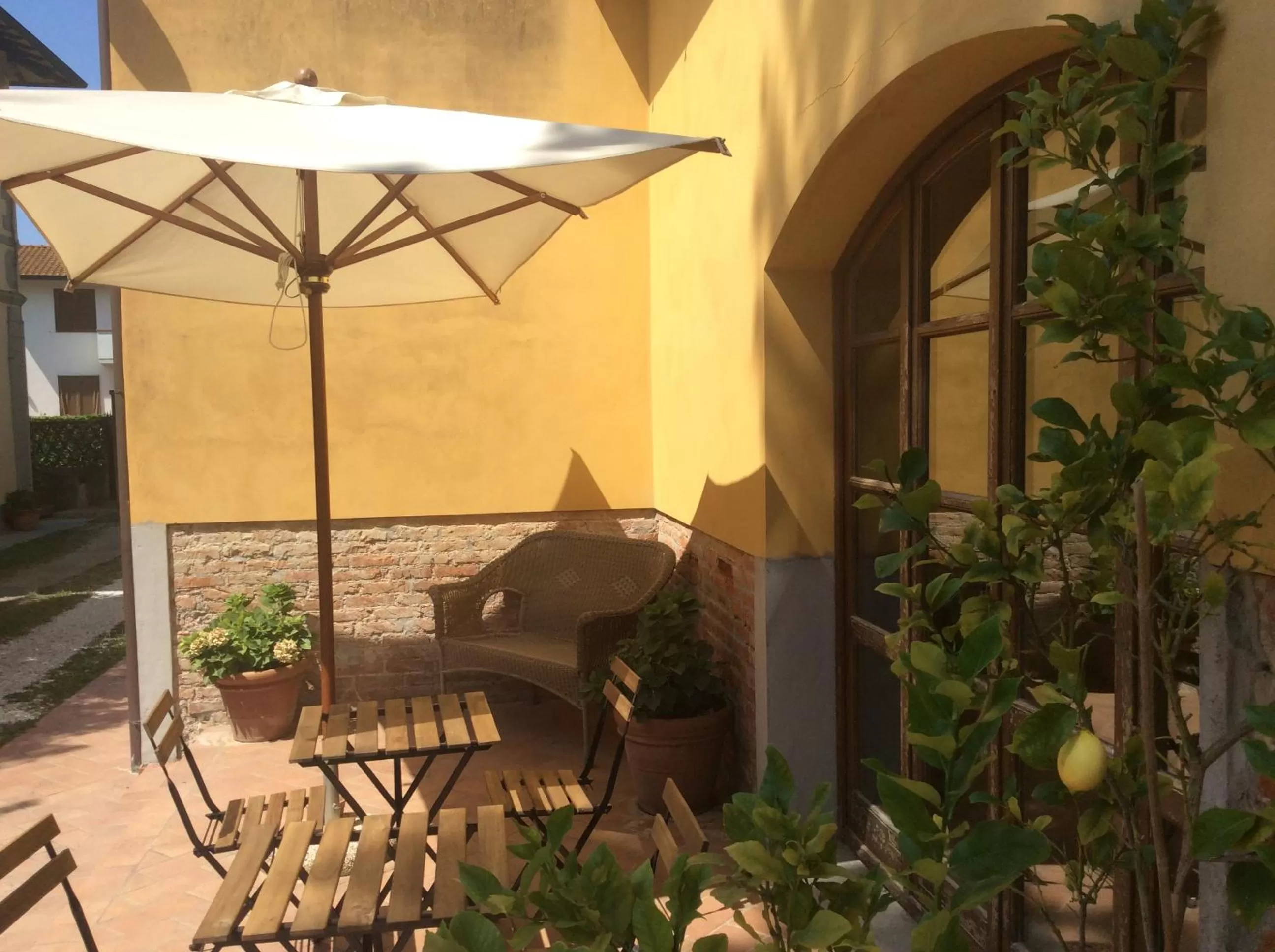 Patio in Pisa Holidays