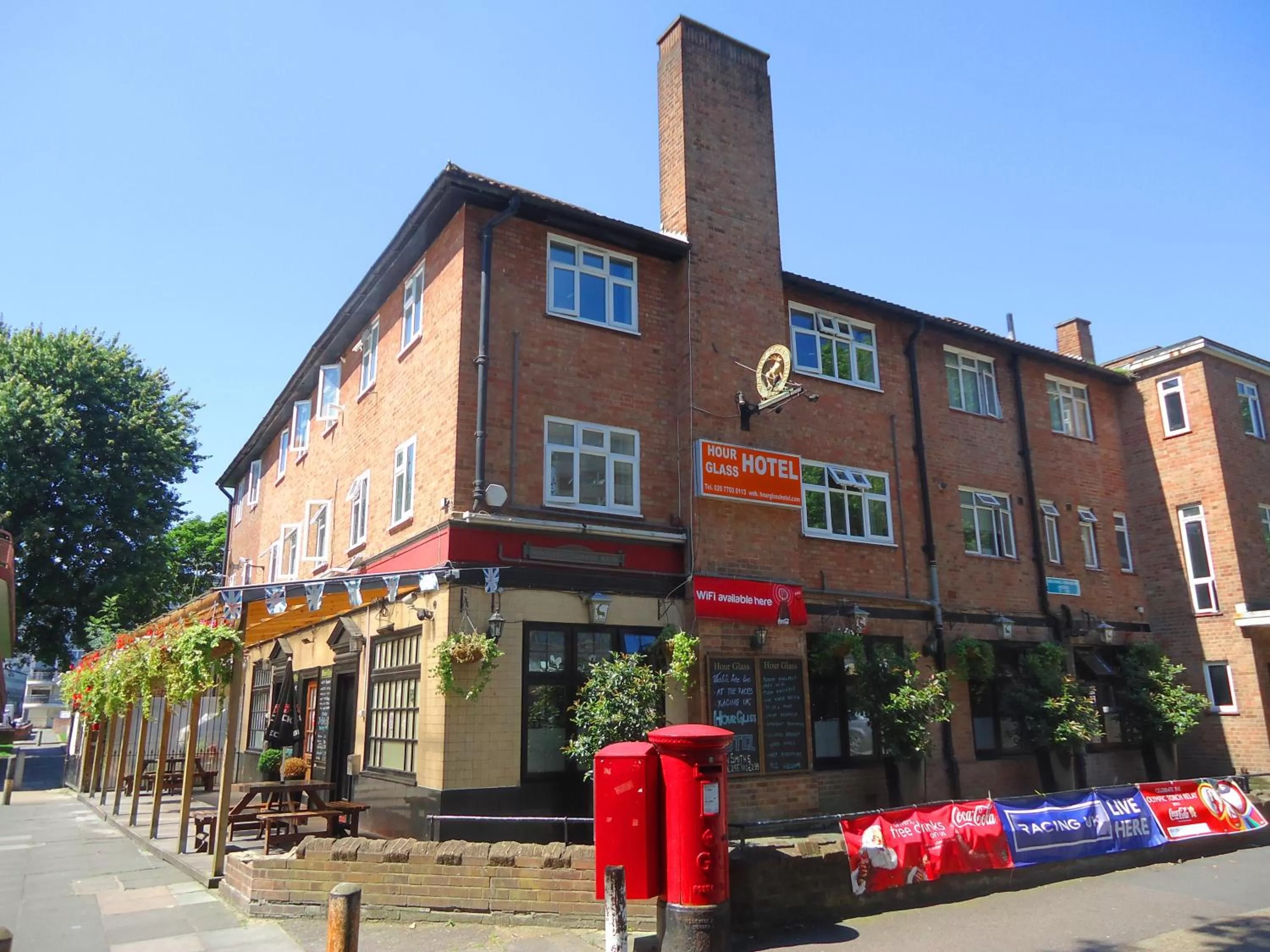 Facade/entrance in Hour Glass Hotel