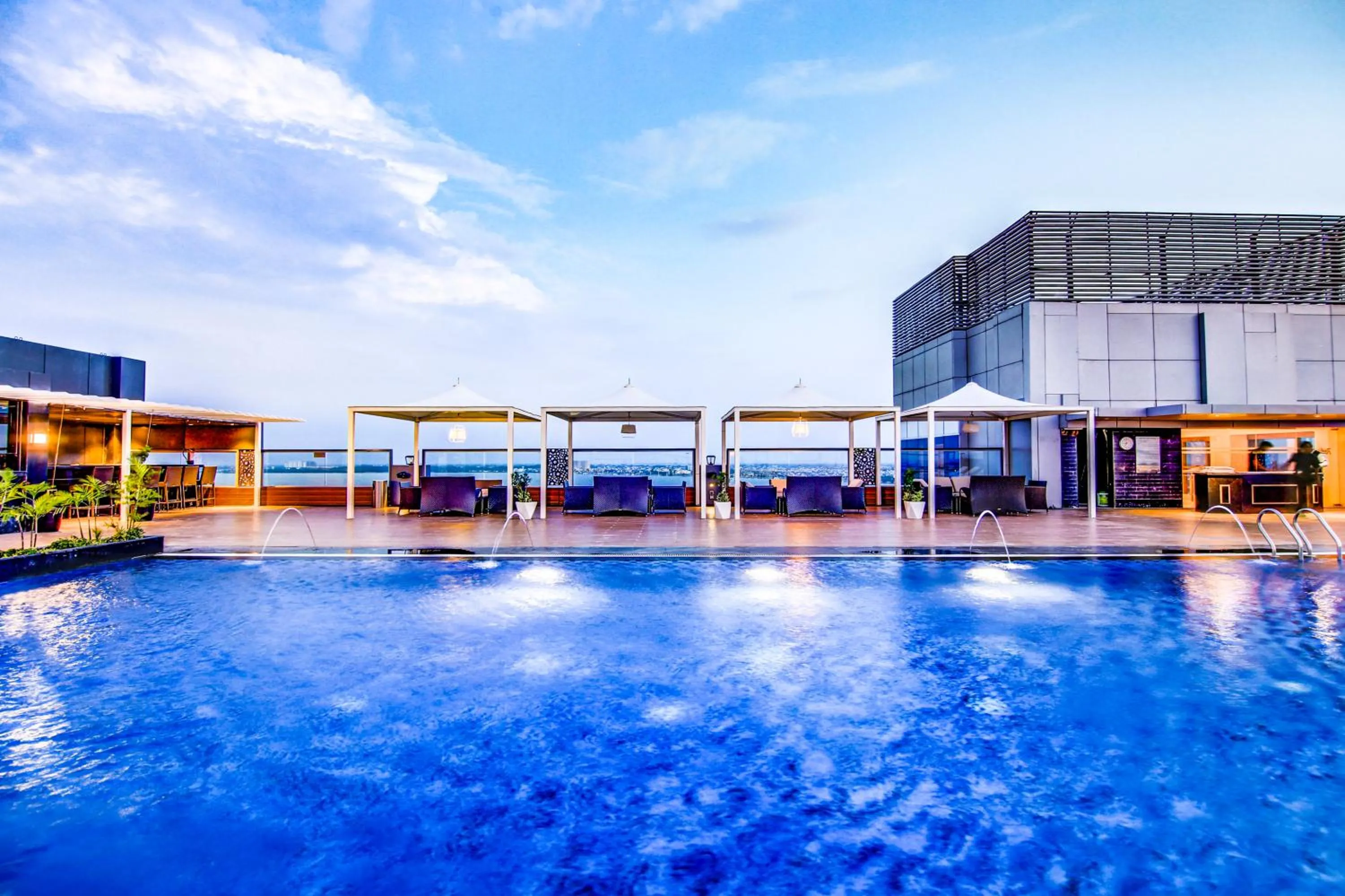 Swimming pool in Radisson Blu Gorakhpur