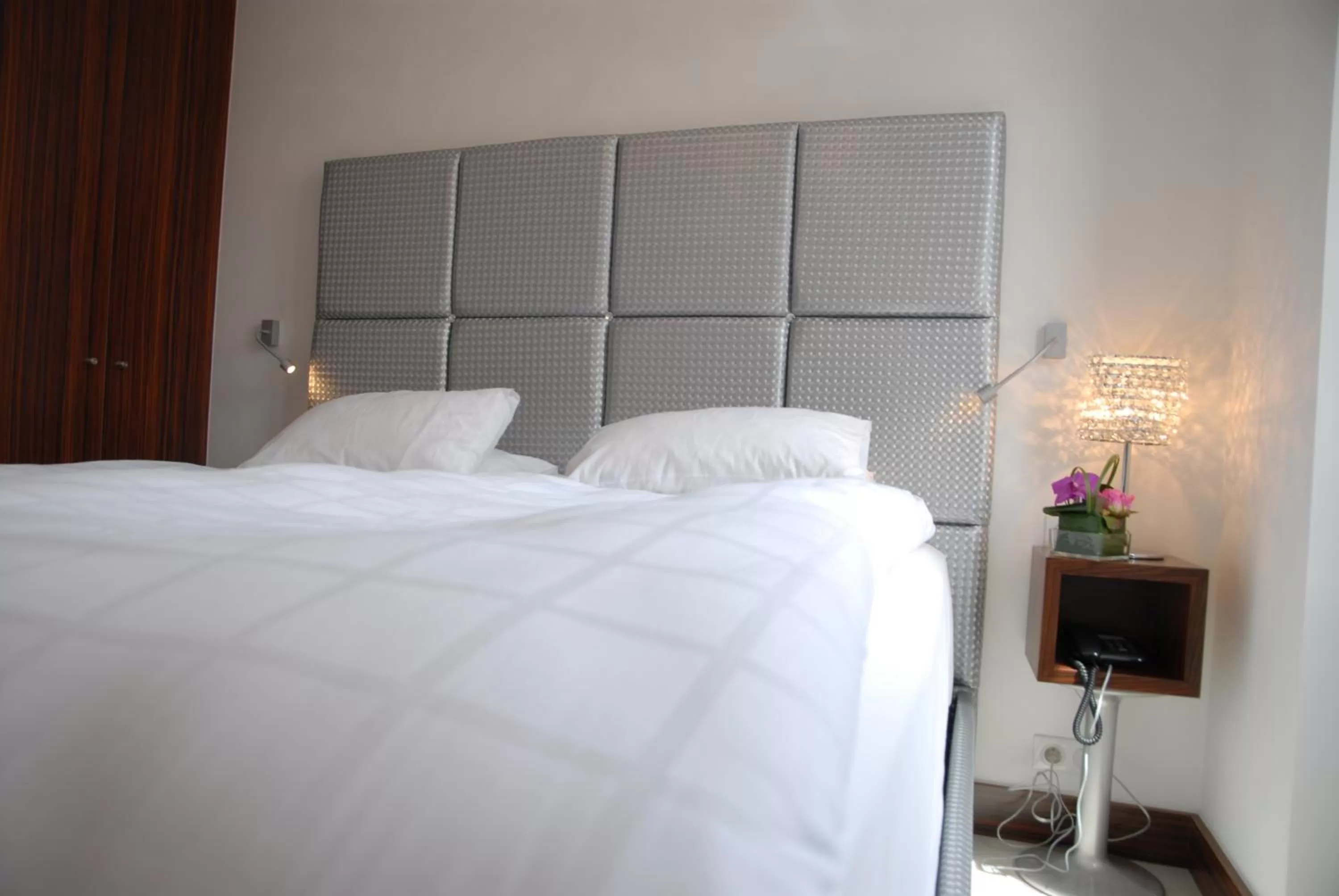 Bedroom, Bed in GOLDEN TULIP CANNES HOTEL de PARIS