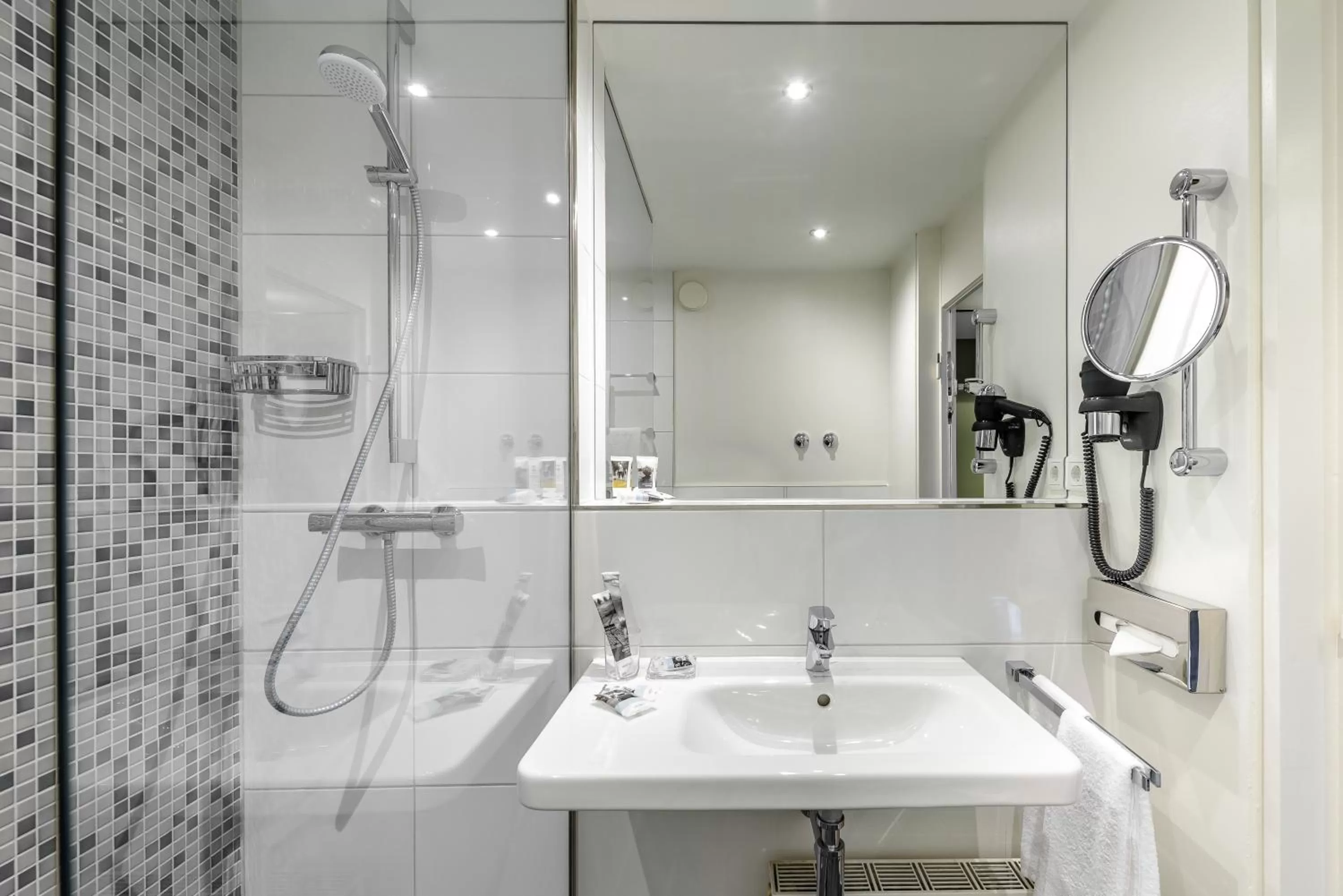 People in Congress Hotel Mercure Nürnberg an der Messe