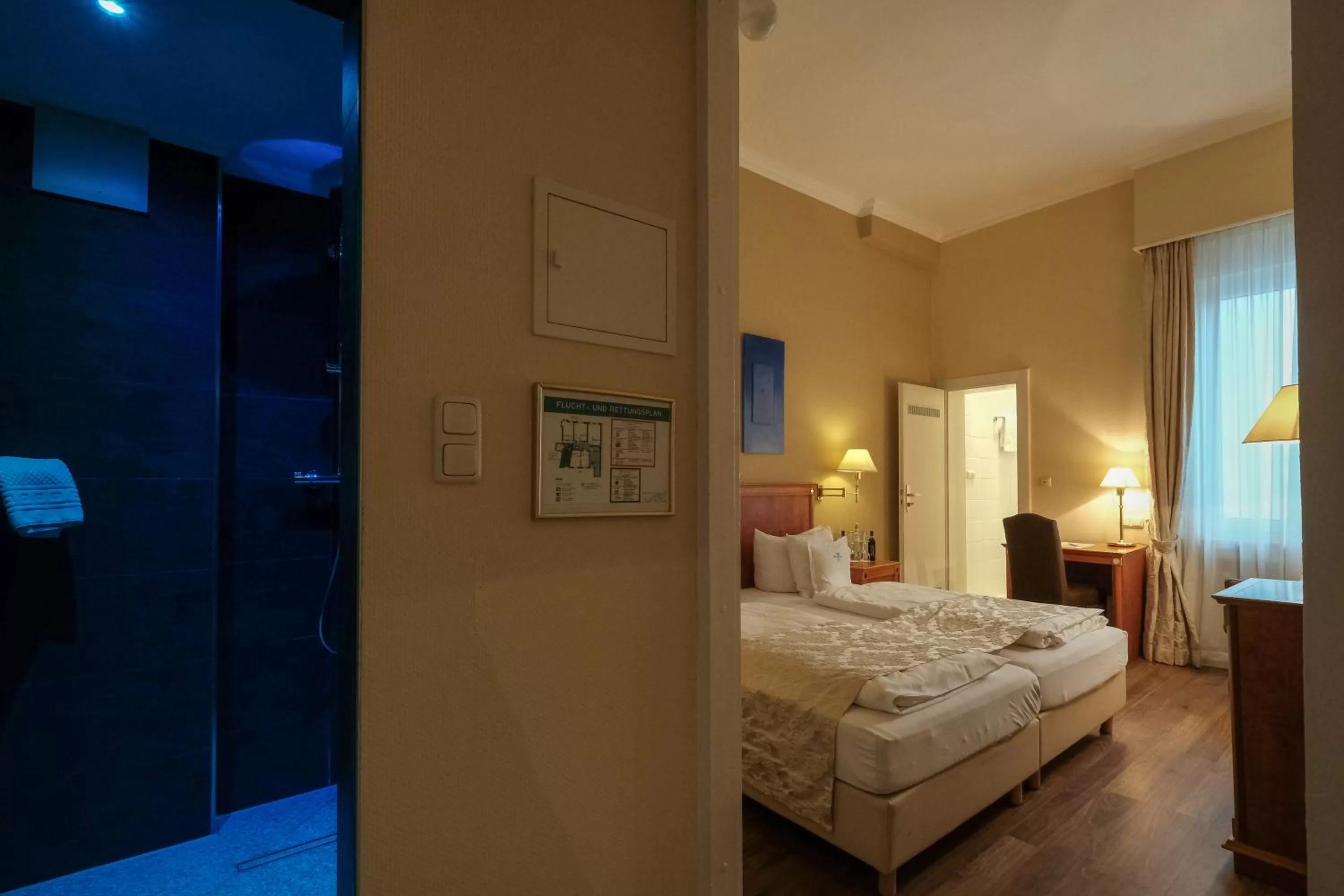 Photo of the whole room, Bed in Budget by Hotel Savoy Hannover