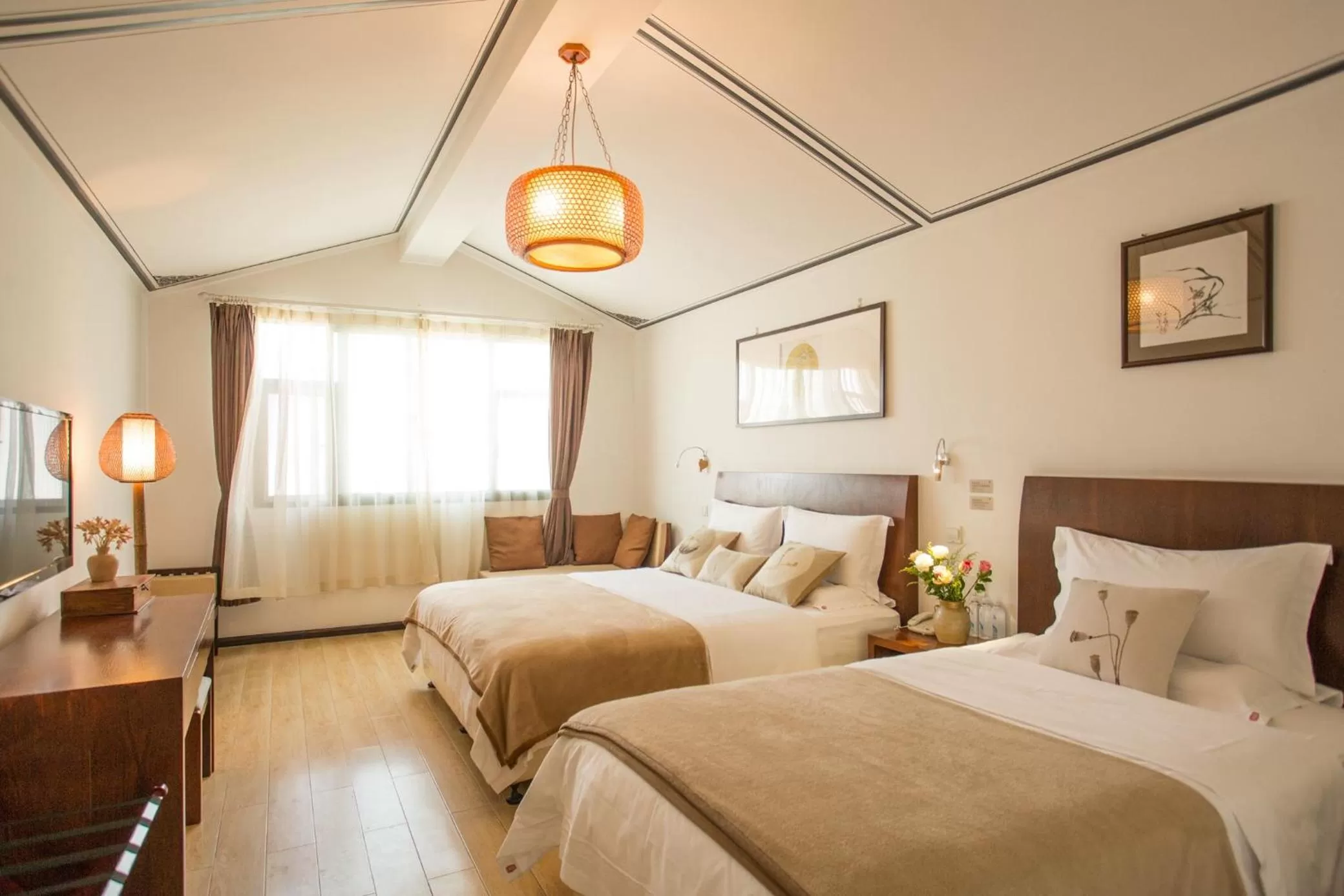 Photo of the whole room, Bed in Dali Yanyuan Mountain Retreat