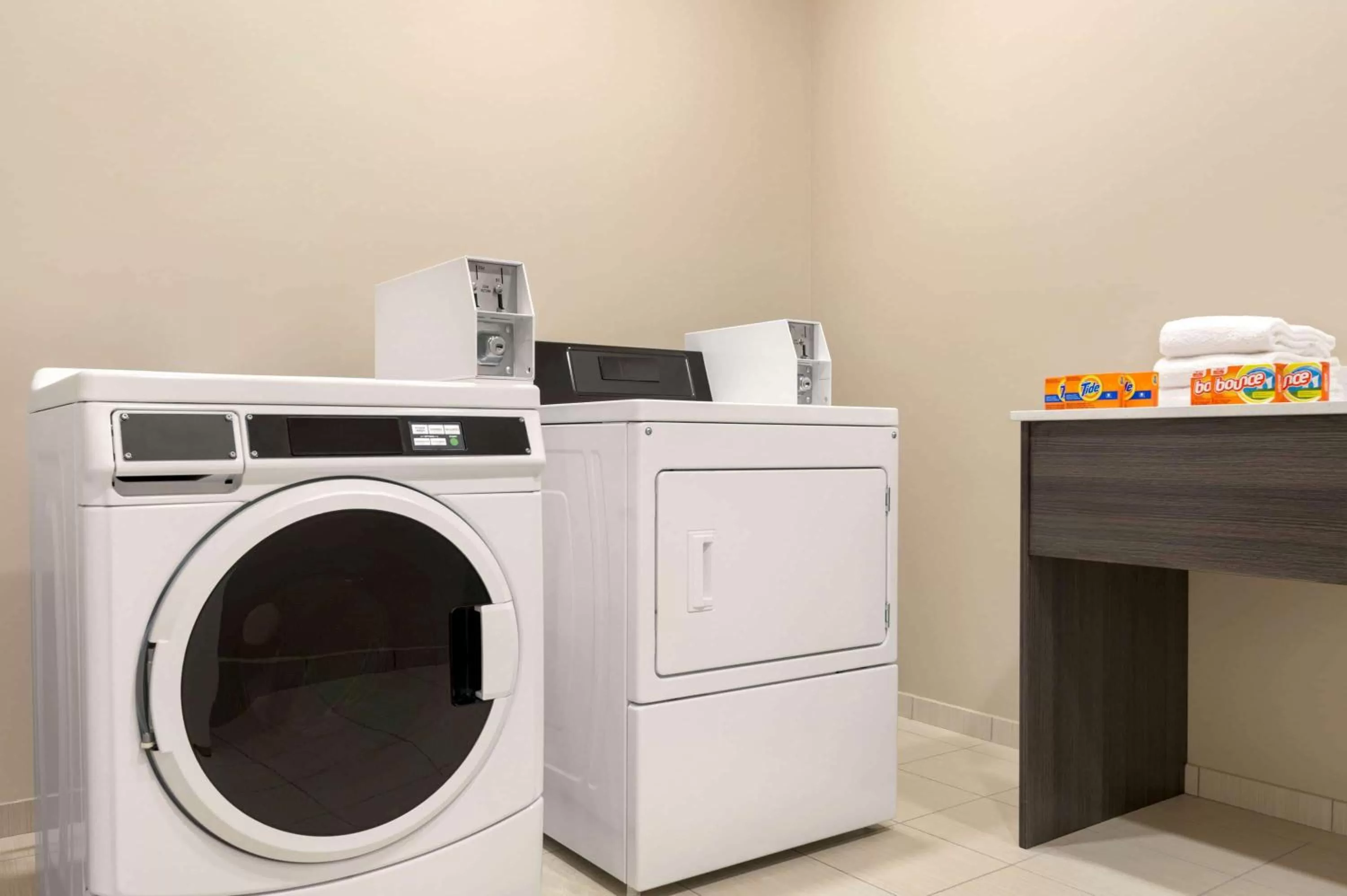 On site in Super 8 by Wyndham Thompson