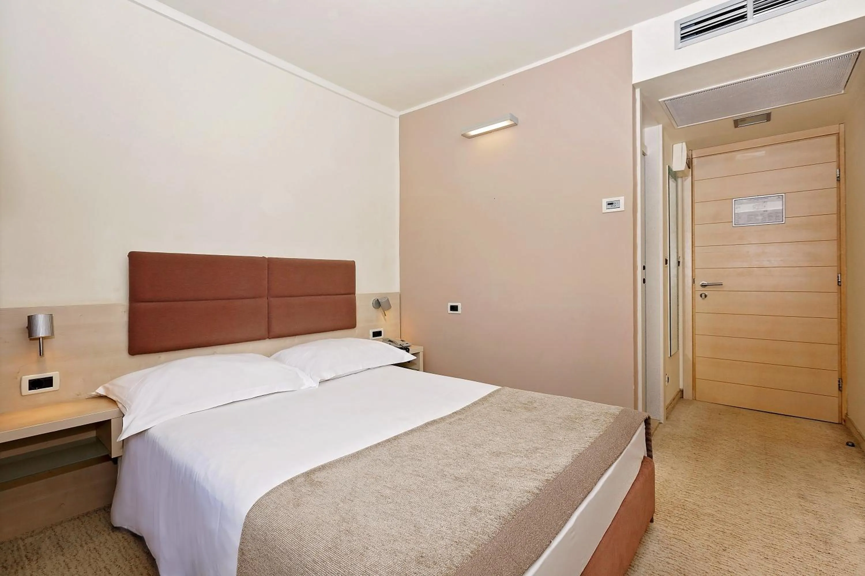 Bedroom, Bed in Hotel Mediteran Plava Laguna