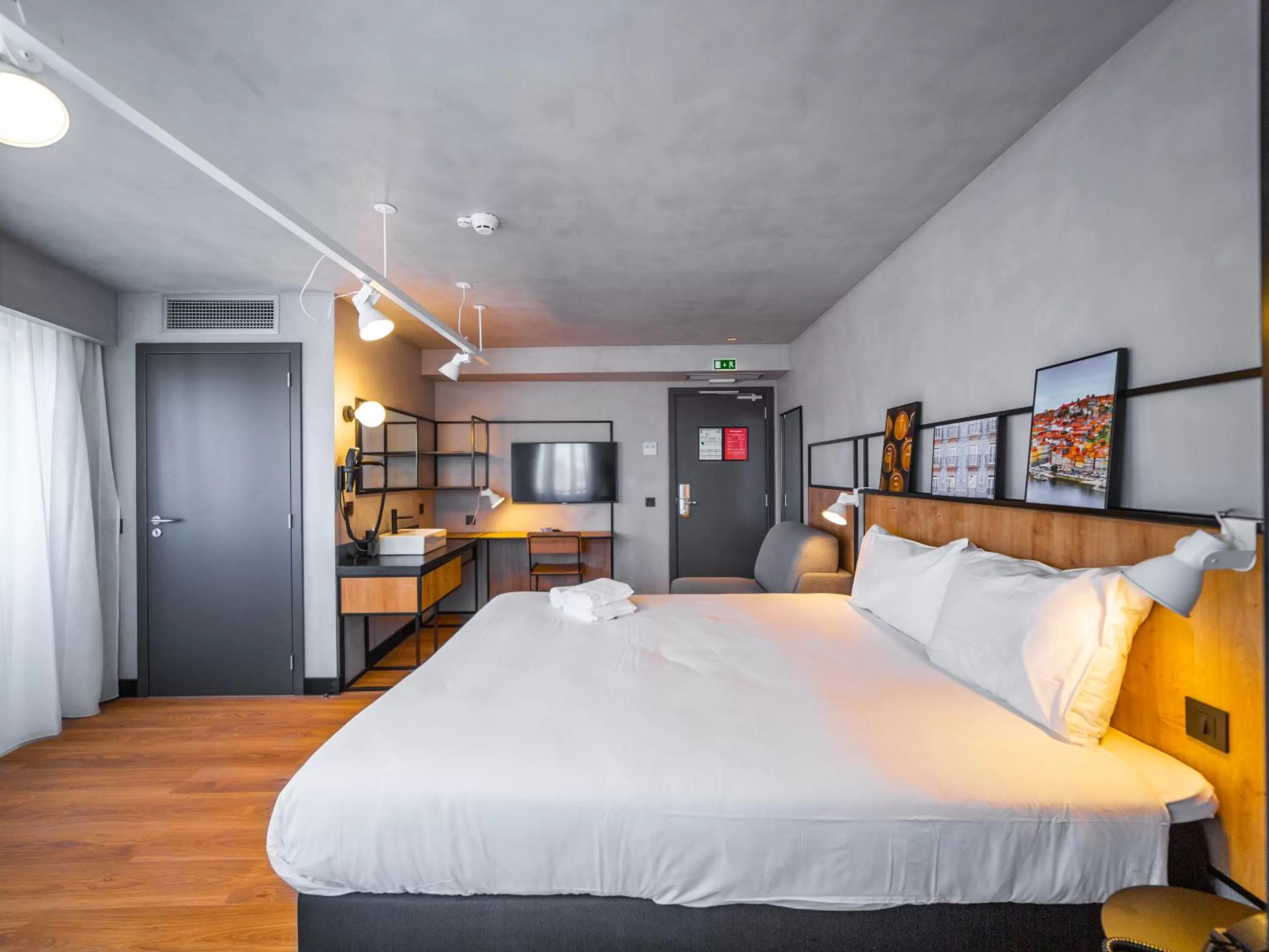 Bedroom, Bed in ibis Porto Centro Mercado Bolhao