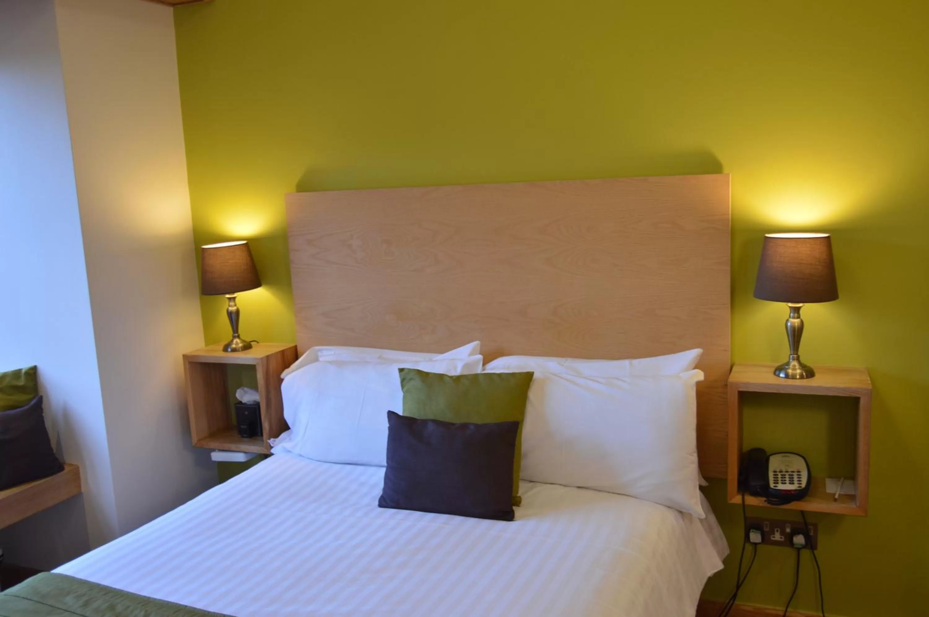 Bedroom, Bed in Canterbury Cathedral Lodge