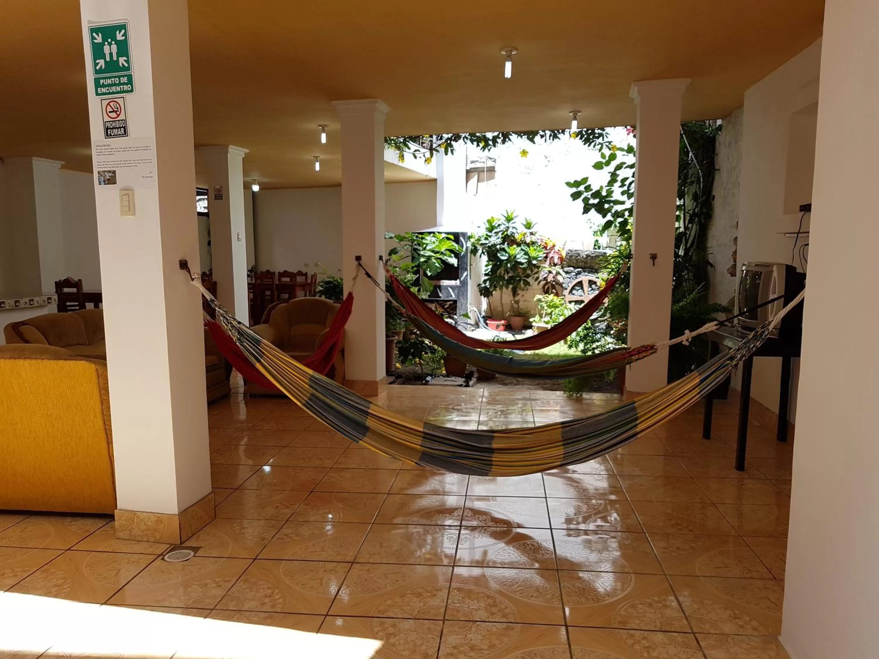 Communal lounge/ TV room in Hostal Cerro Azul