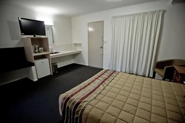 Bed in Centrepoint Motor Inn